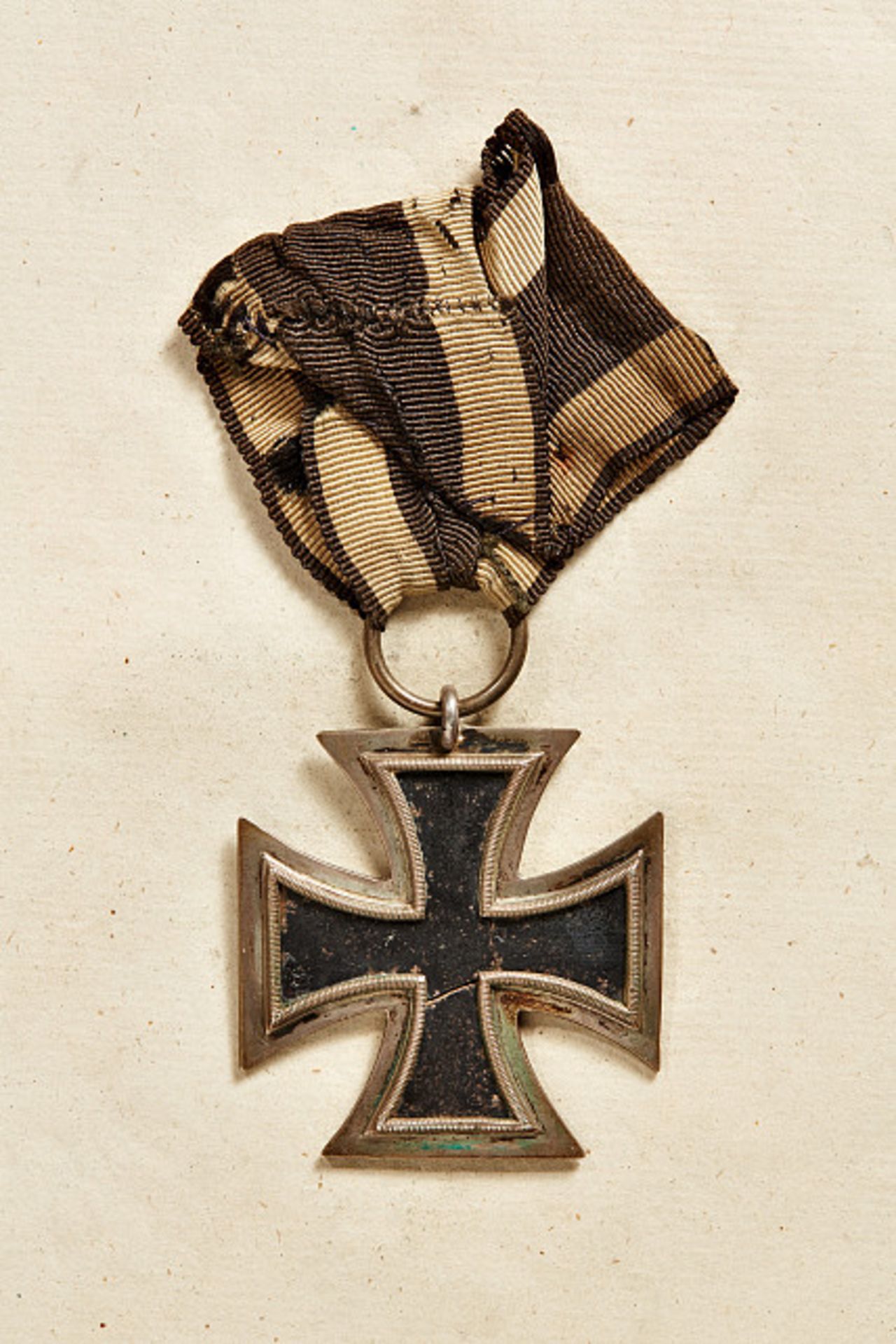 KÖNIGREICH PREUSSEN - EISERNES KREUZ : Eisernes Kreuz 2. Klasse 1813. Eisenkern mit Silberzarge.An - Image 2 of 2