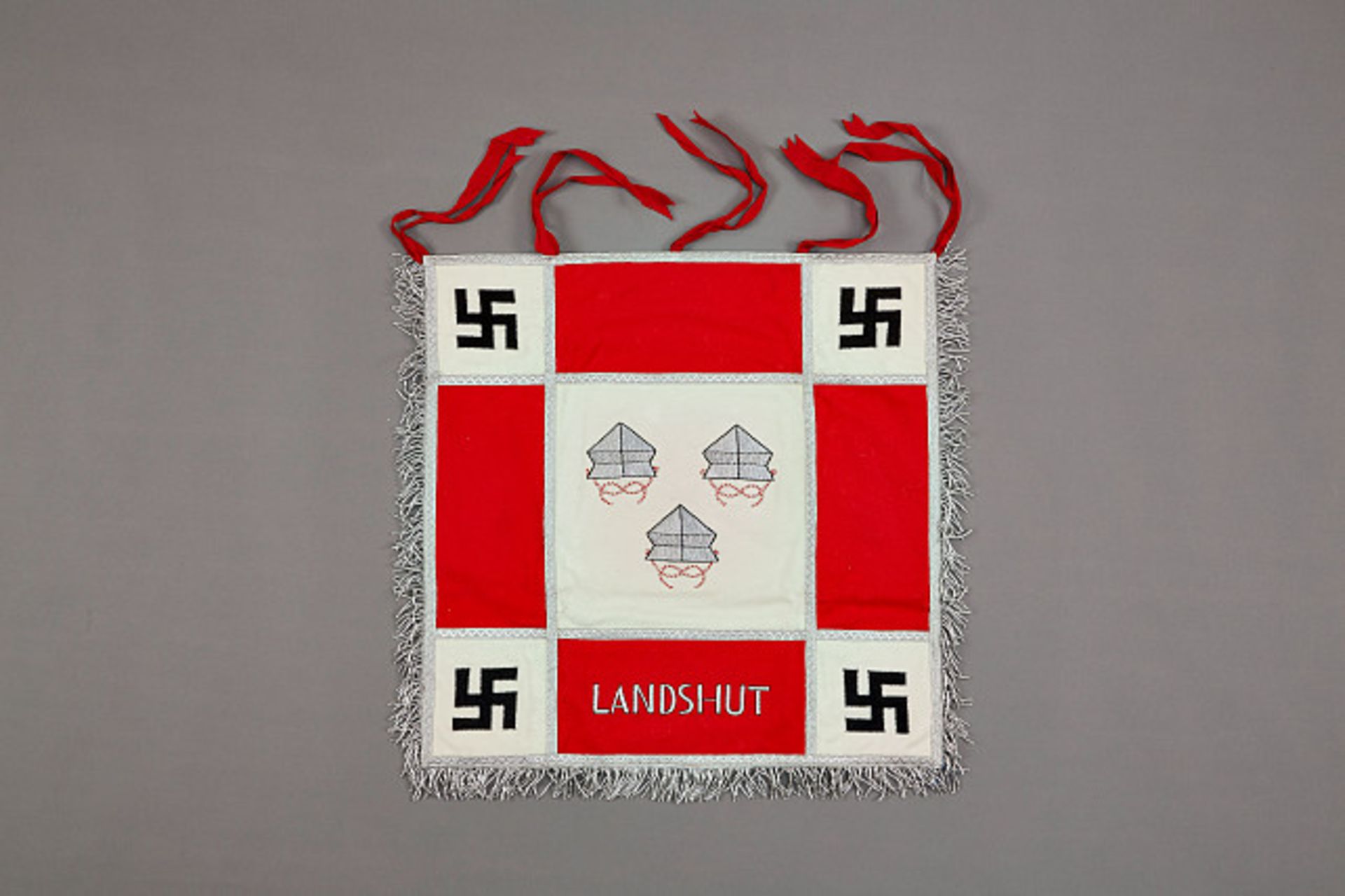 DRITTES REICH - SA - STURMABTEILUNG DER NSDAP : Trompetenbanner der SA-Standarte 16. Rotes - Image 2 of 2