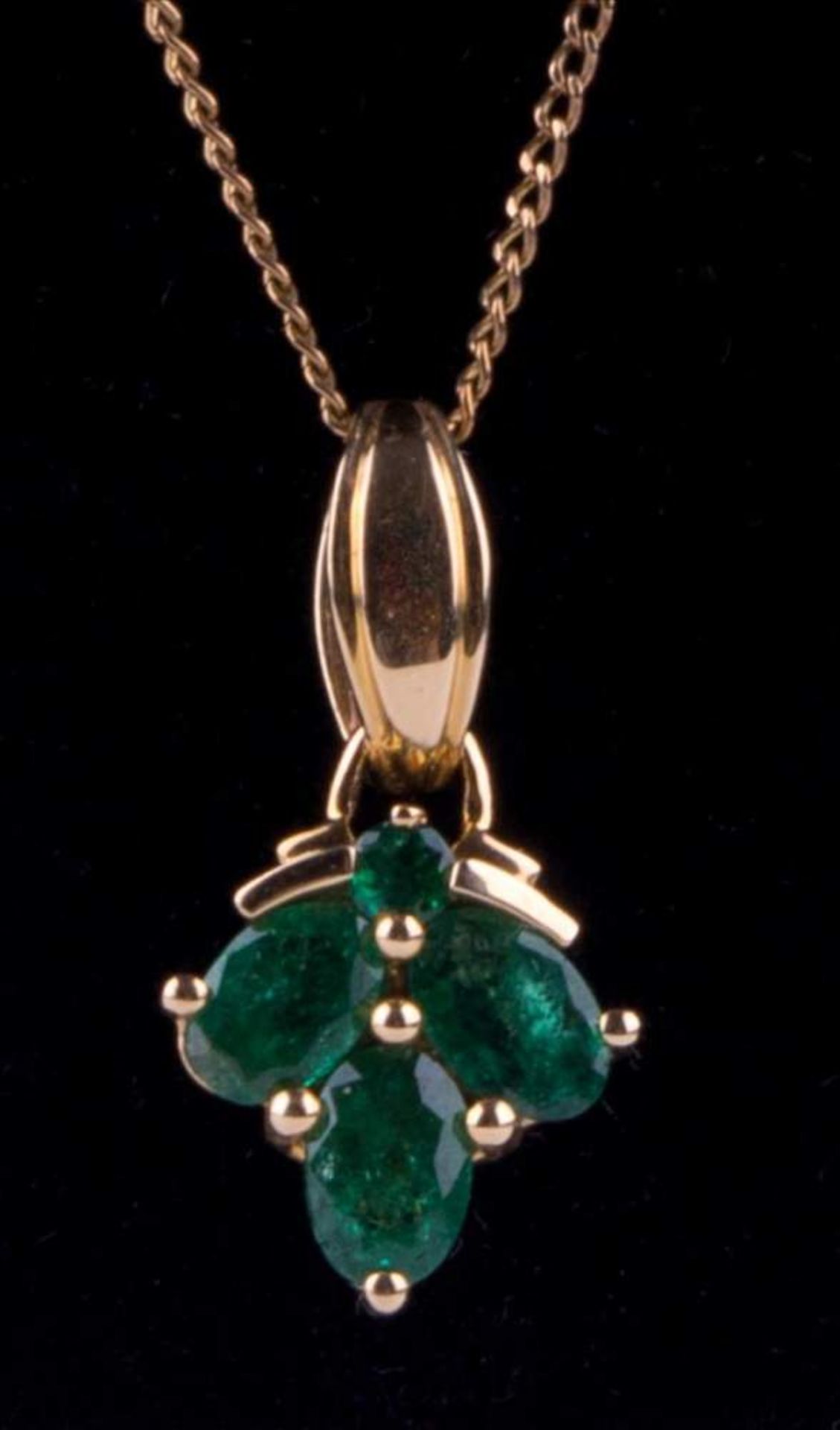 Armband mit Smaragden / Bracelet with emeralds 333 GG, 4,9 g, L: 20 cm / 333 yellow gold, 4,9 g,