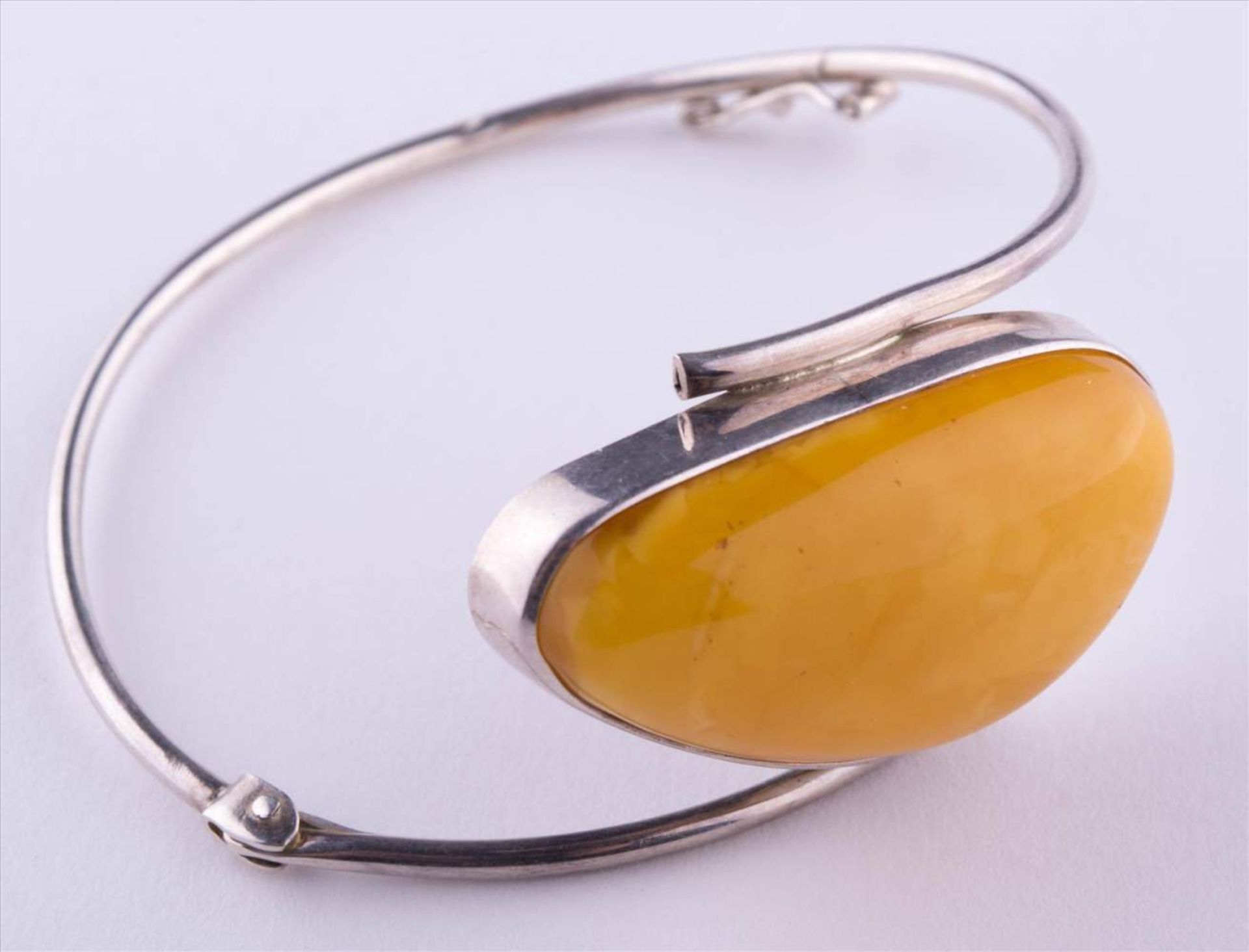 Bernstein Armreif / Amber bracelet Ø 68 mm, 835/000 Silber / Ø 68 mm, 835/000 silver