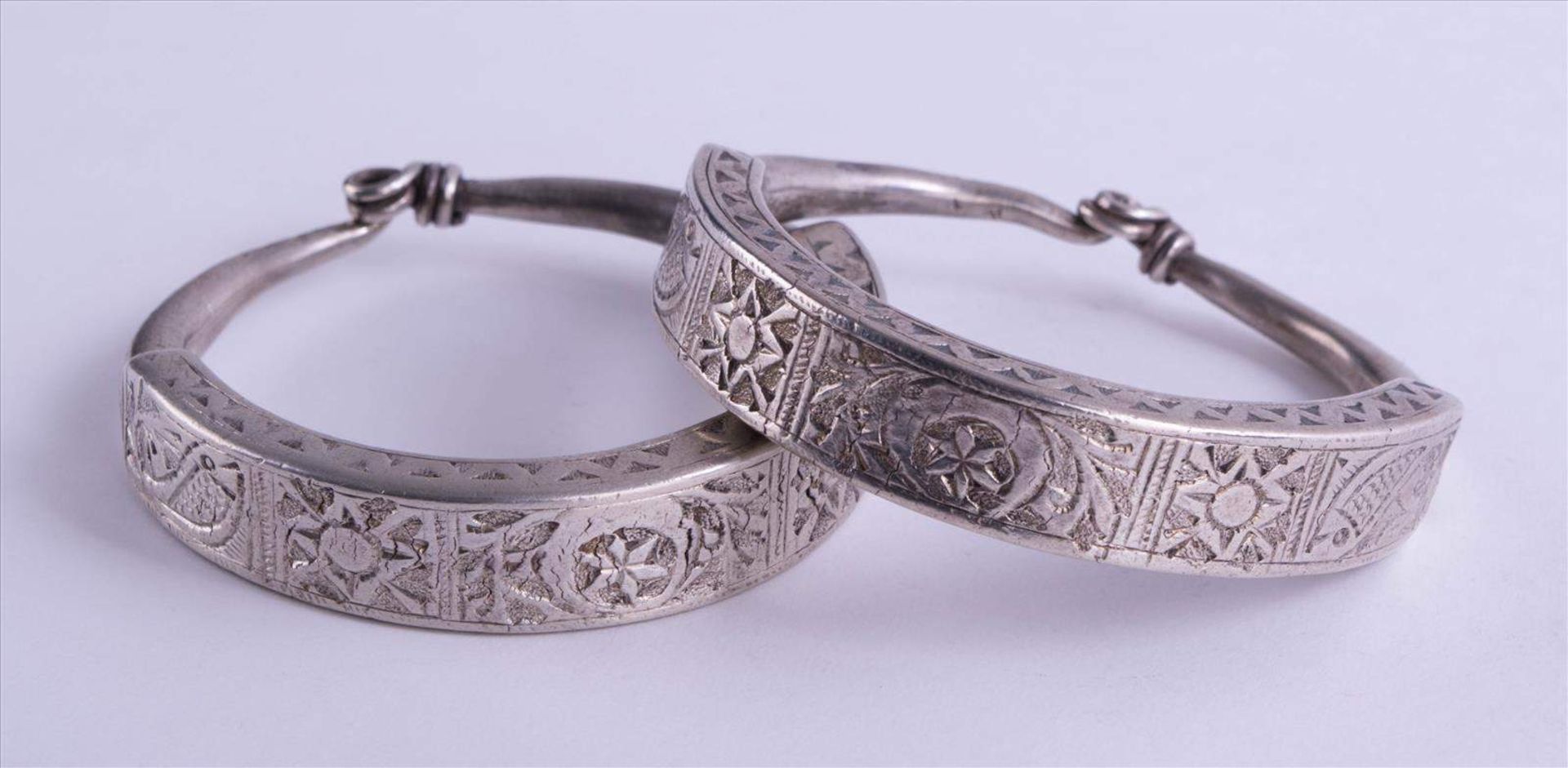 Paar Armreife Afrika / Pair of bracelets, Africa Silber geprüft, innen mehrfach gepunzt, B: ca. 1, - Bild 3 aus 6