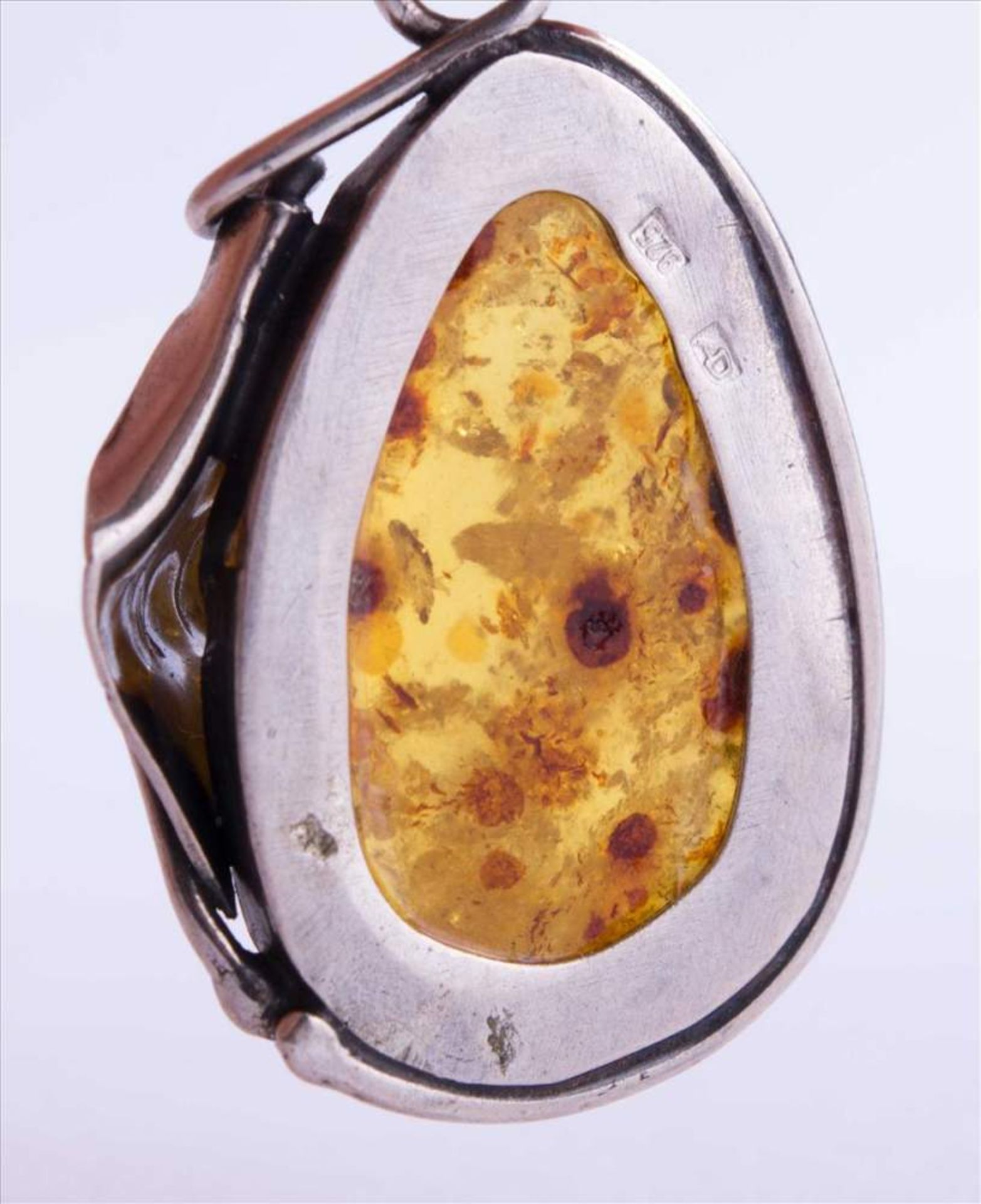 Bernstein Anhänger um 1930/40 / Amber necklace, about 1930/40 Silber 925/000, Meisterpunze AD, - Bild 3 aus 5