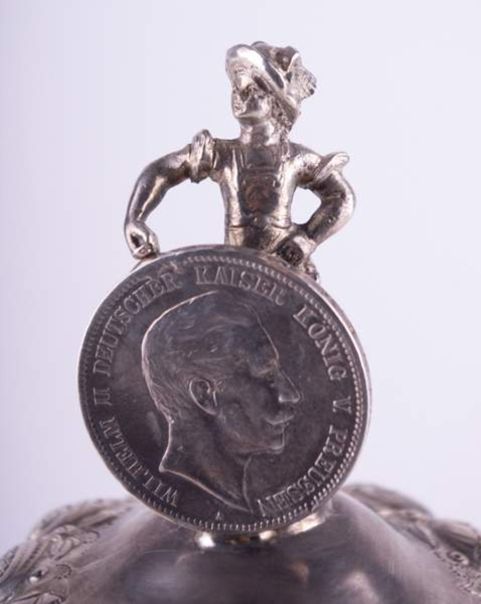 Münz-Deckelhumpen 19. Jhd. / Coin tankard, 19th century Silber 800/000 getrieben, Krone und - Bild 5 aus 5