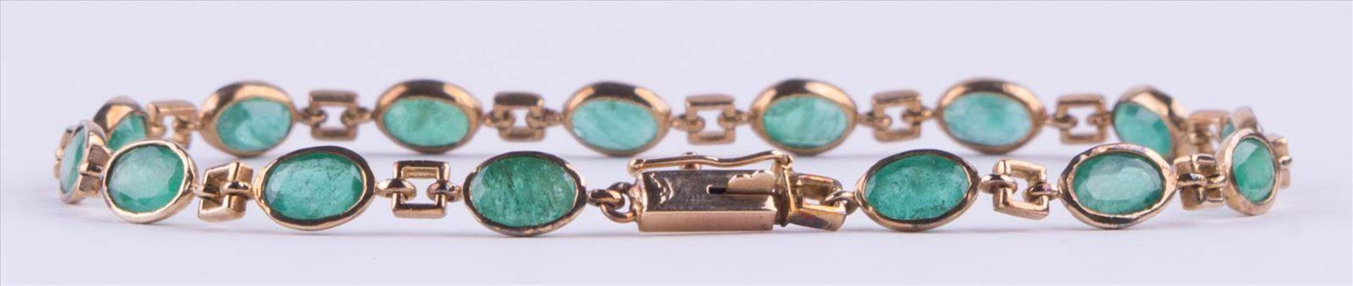 Armband mit Smaragden / Bracelet with emeralds 333 GG, 4,9 g, L: 20 cm / 333 yellow gold, 4,9 g, - Bild 2 aus 2