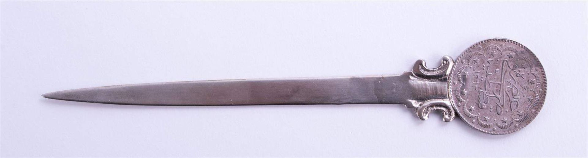 Brieföffner mit Münze / Letter opener with coin wohl Marokko oder Tunesien, L: 14,3 cm / probably