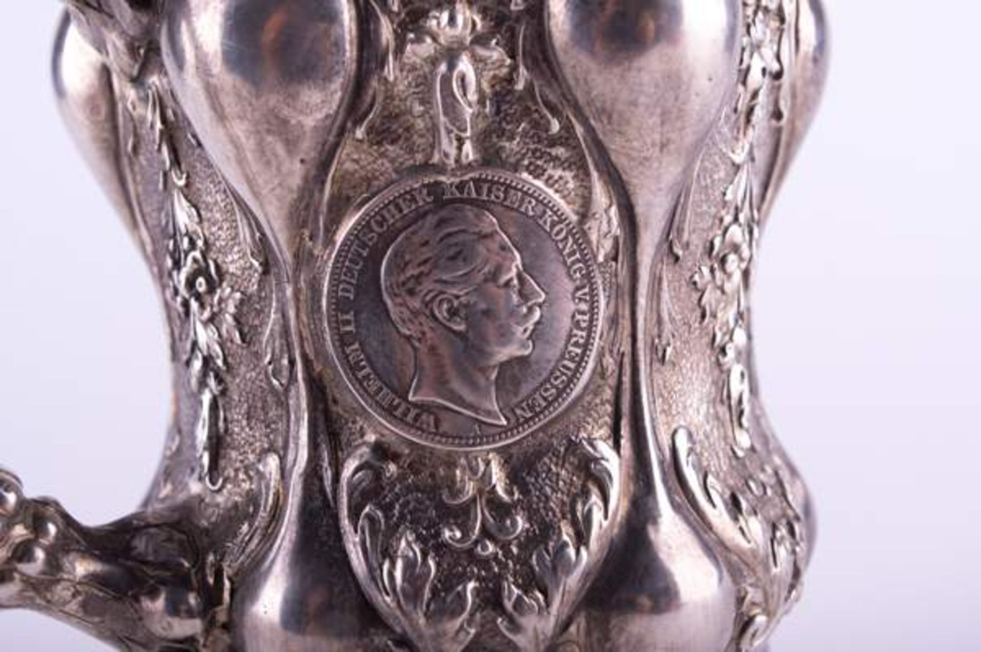 Münz-Deckelhumpen 19. Jhd. / Coin tankard, 19th century Silber 800/000 getrieben, Krone und - Bild 4 aus 5