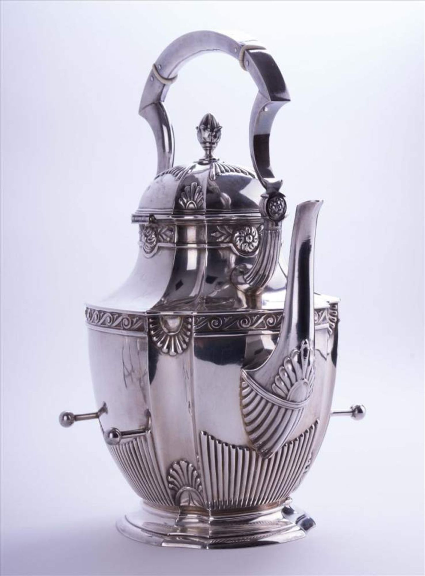 große Teekanne auf Rechaud Hanau um 1890 / Large tea pot on cooker, Hanau about 1890 Silber 800/ - Bild 11 aus 17