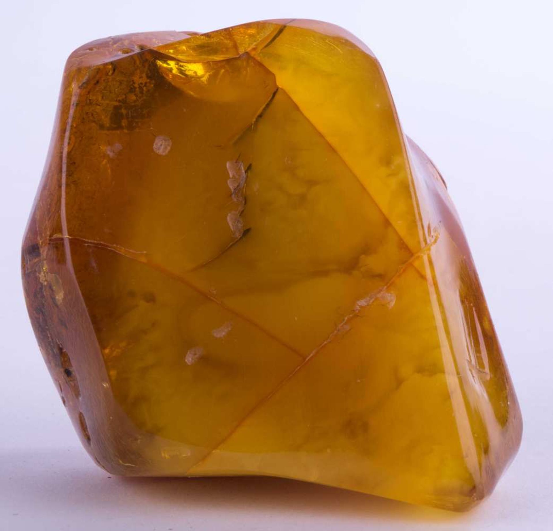 Baltischer Naturbernstein / Natural baltic amber butterscotch-honig, ca. 42 mm x 86 mm x 70 mm, - Bild 2 aus 2