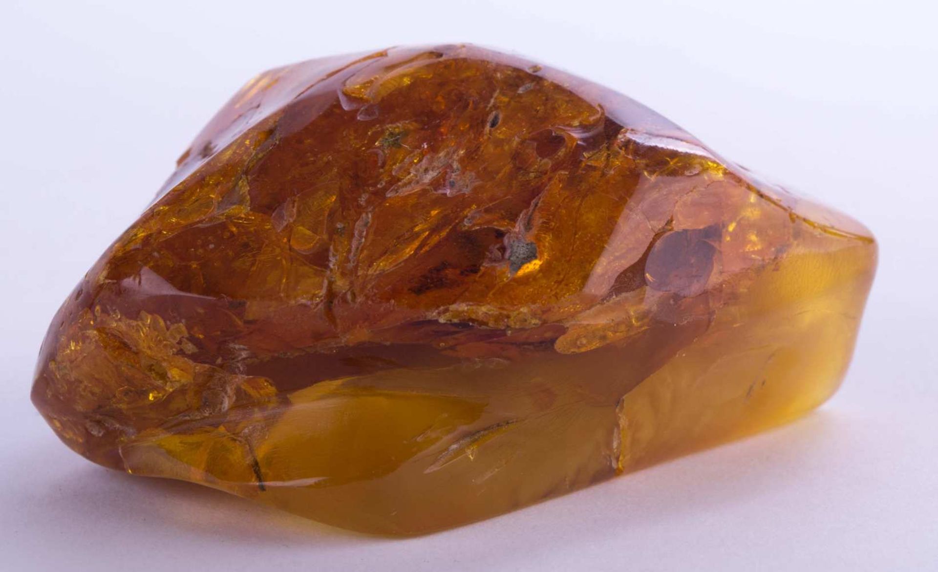 Baltischer Naturbernstein / Natural baltic amber butterscotch-honig, ca. 42 mm x 86 mm x 70 mm,