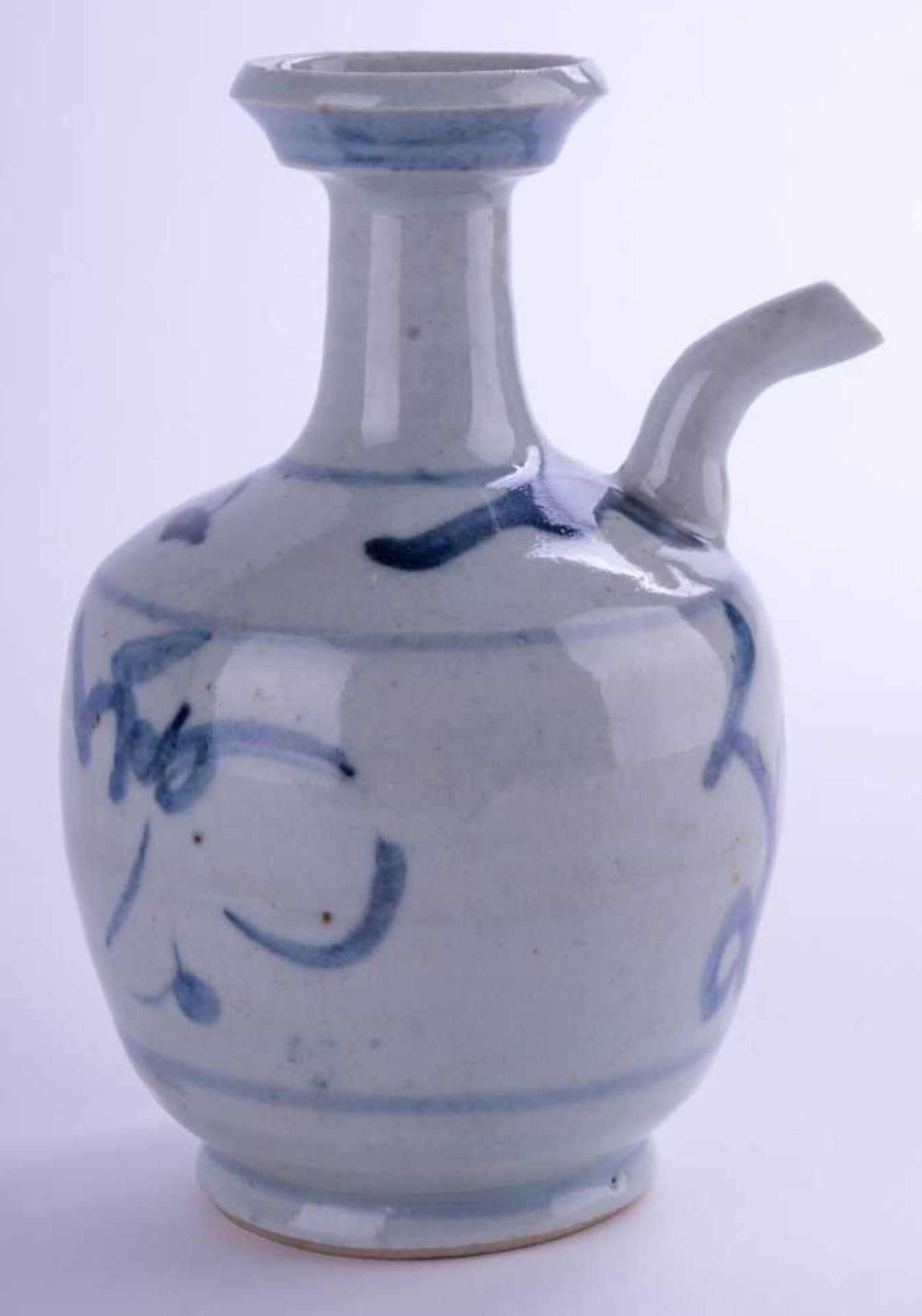 Kanne Korea 20. Jhd. / Pot, Korea 20th century Blaumalerei, H: 17 cm / blue painting, height: 17 cm - Bild 2 aus 5