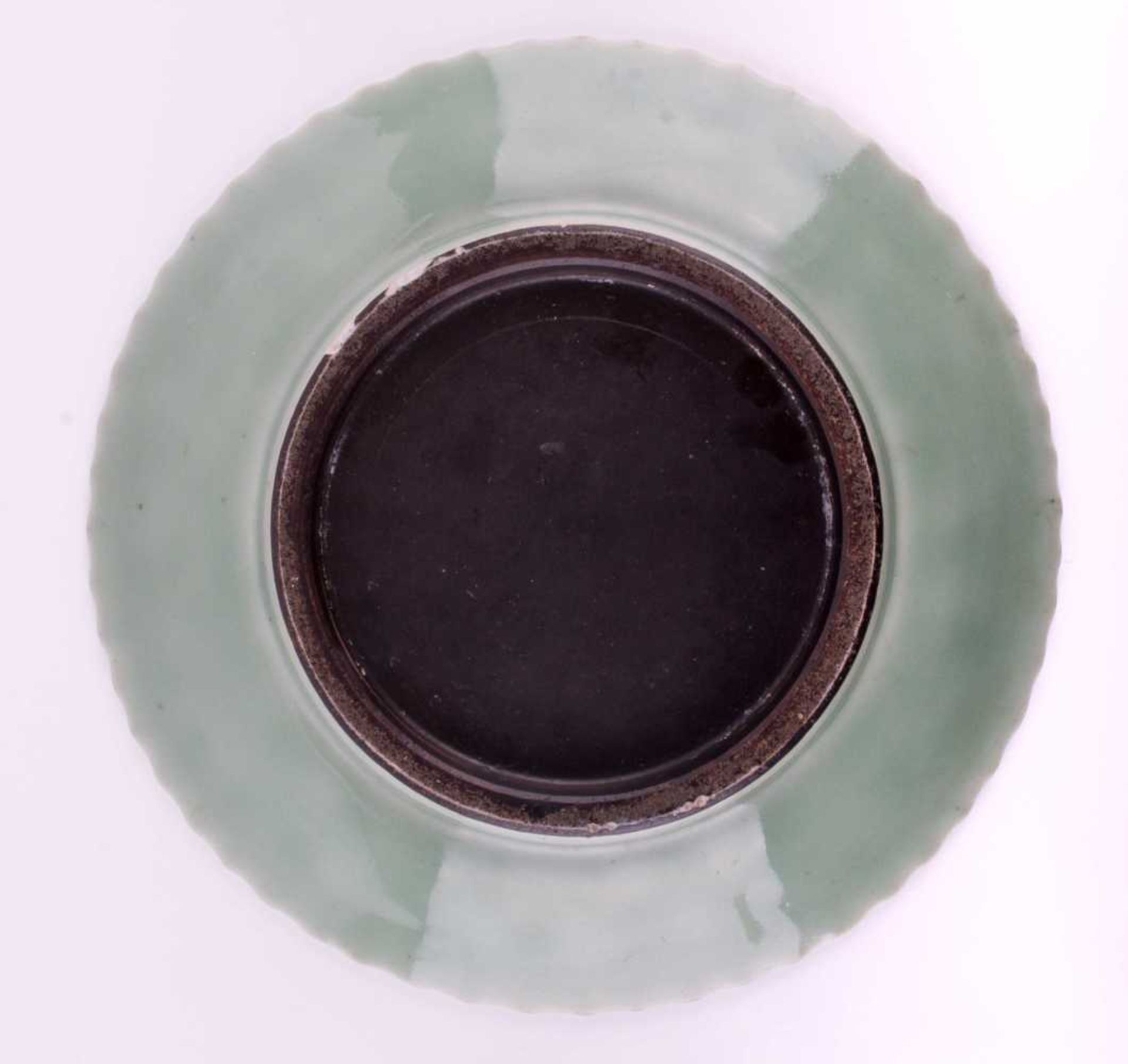 Seladon Schale China 18./19 Jhd. / Celadon bowl, China 18th/19th century Blattdekor, am Standring - Bild 4 aus 4