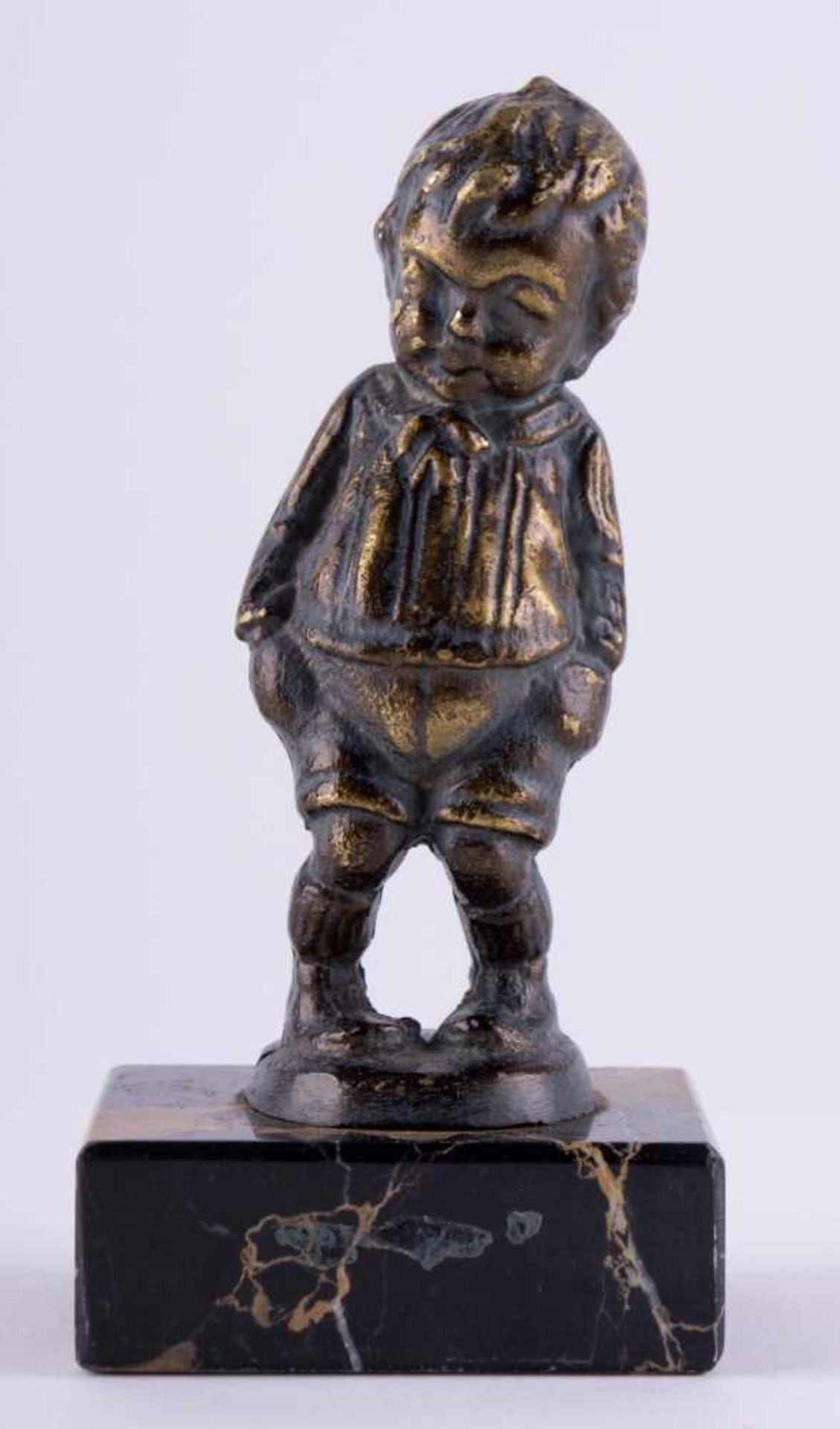 unbekannter Bildhauer des 19./20. Jhd. / Unidentified sculptor, 19th/20th century "kleiner Junge"