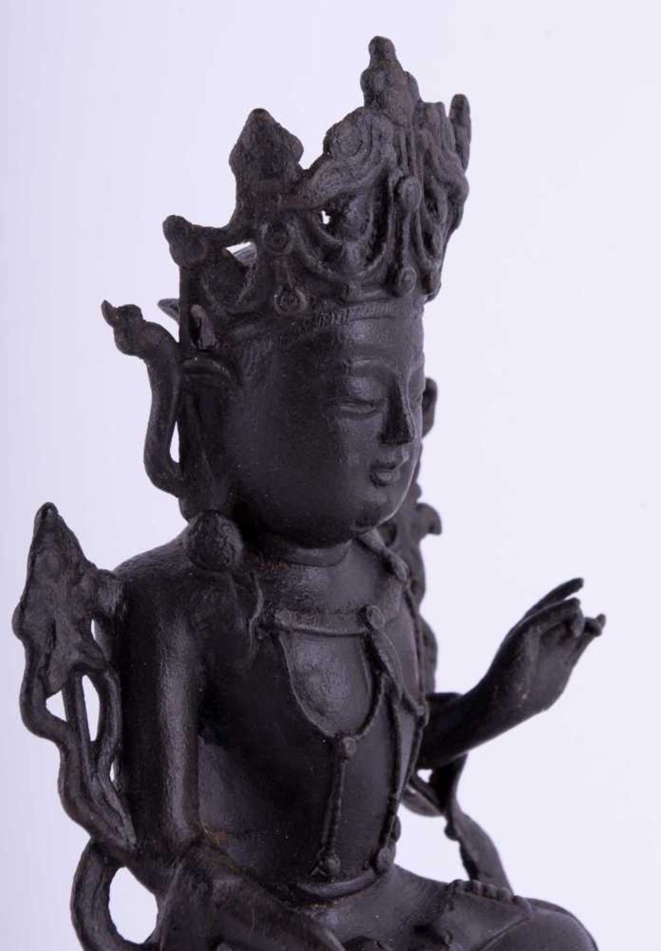 Buddha China Ming Zeit / Buddha, China Ming period Bronze, H: ca. 20 cm / bronze, height: c. 20 cm - Bild 2 aus 5
