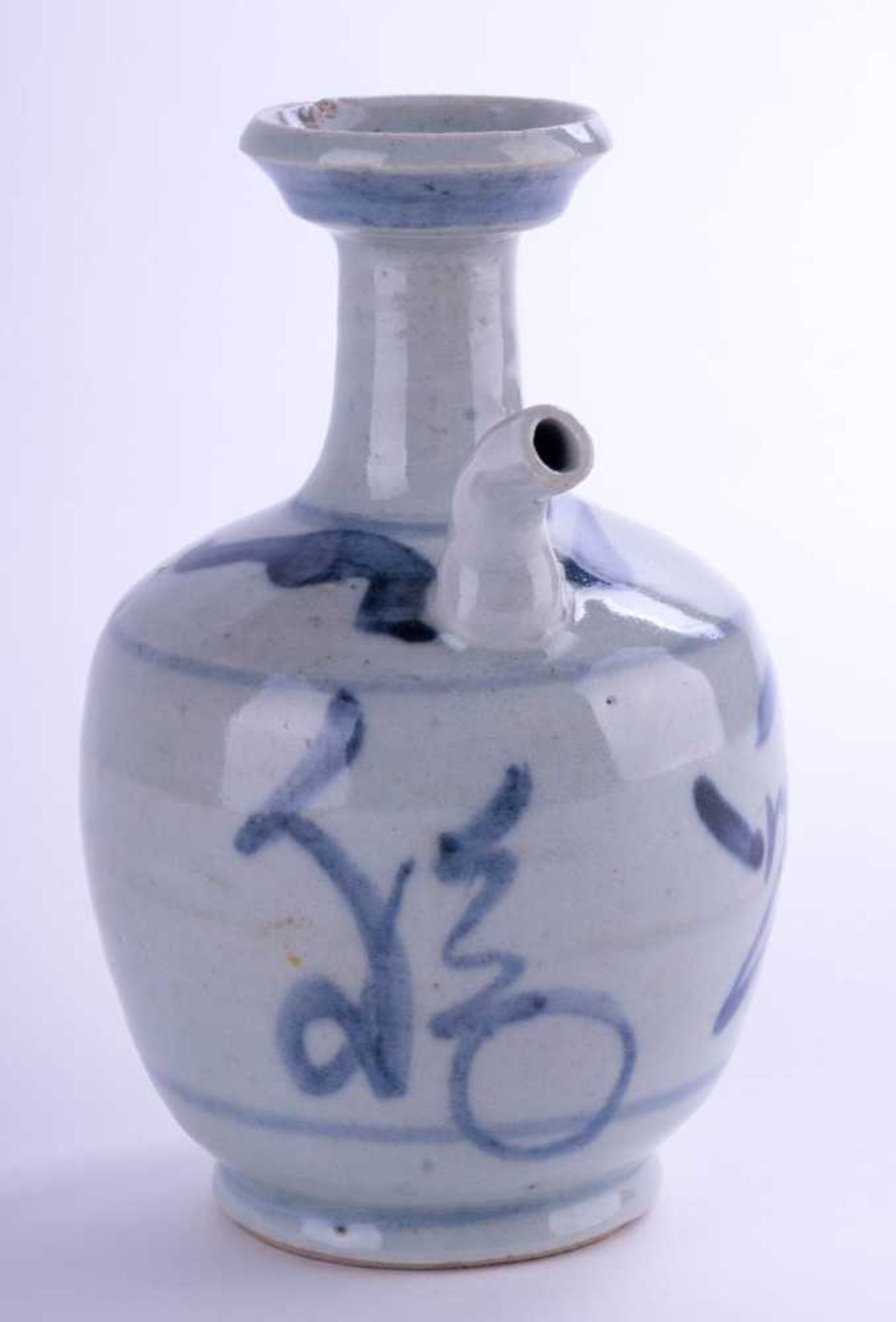 Kanne Korea 20. Jhd. / Pot, Korea 20th century Blaumalerei, H: 17 cm / blue painting, height: 17 cm - Bild 3 aus 5