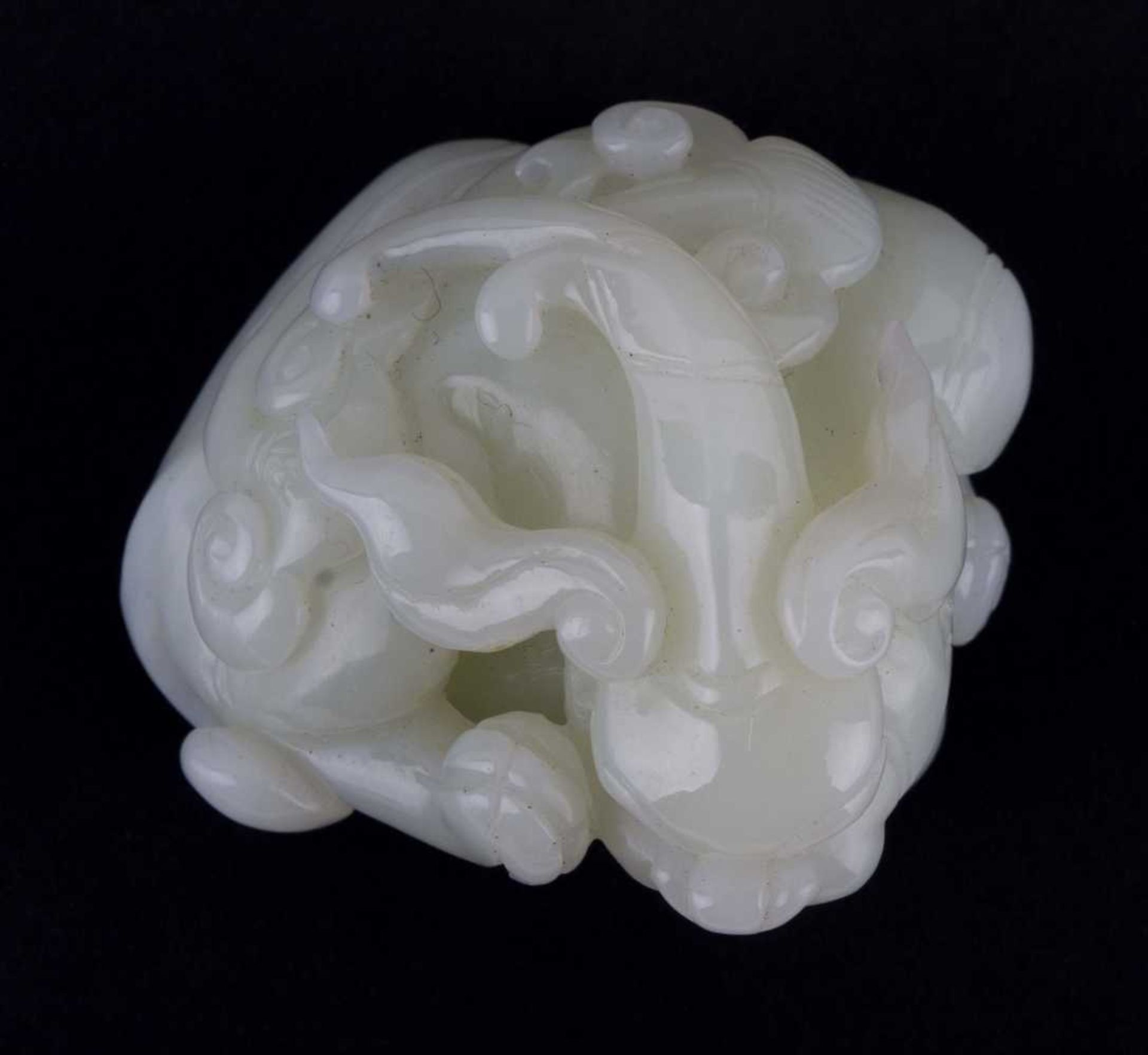 Jadeschnitzerei 19. Jhd. / Jade carving, 19th century sehr fein beschnitzt mit Foohund Dekor, H: ca. - Bild 4 aus 5