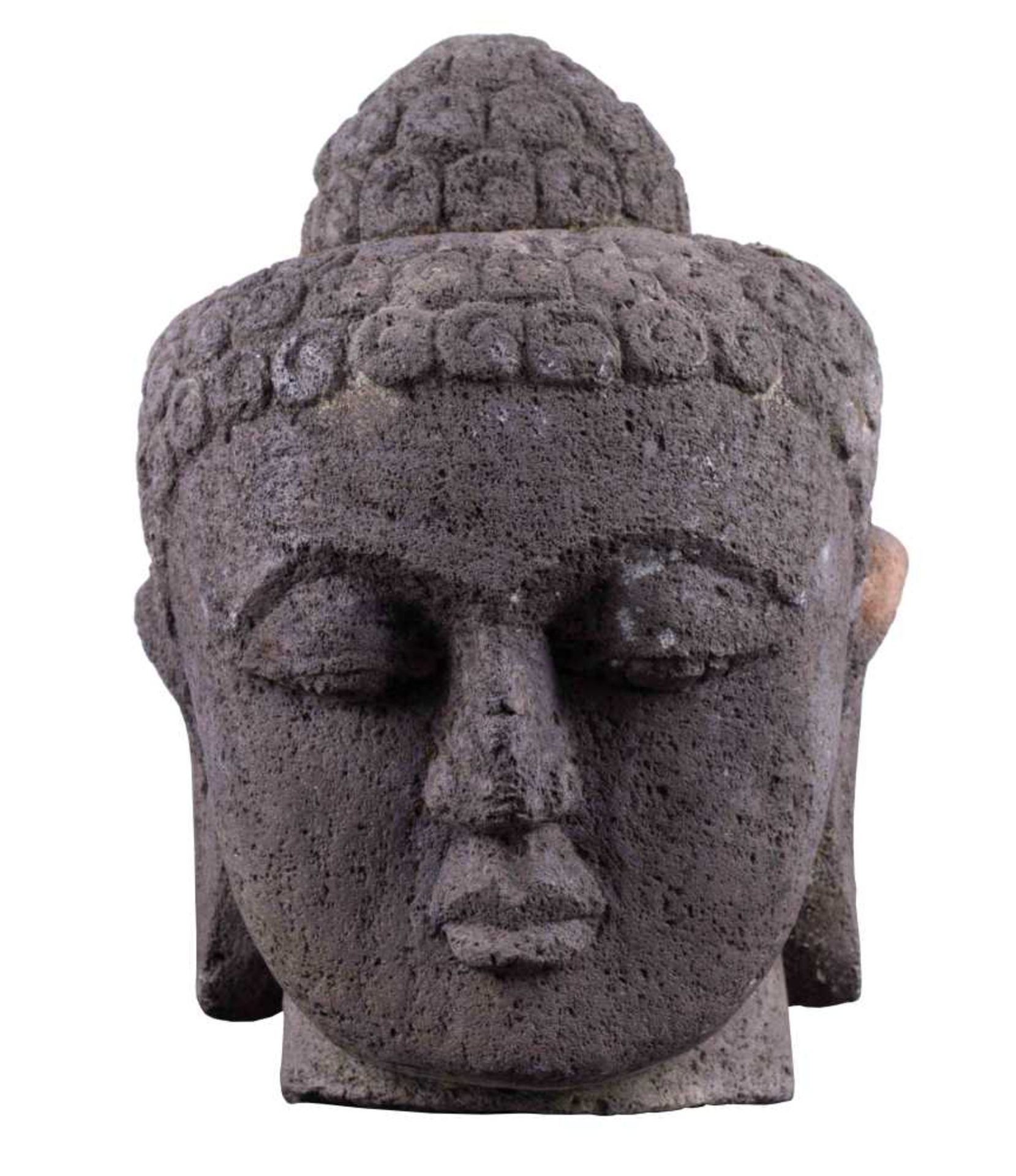 asiatischer Steinkopf eines Buddha 17./18. Jhd. / Asian stone head of a Buddha, 17th/18th century 47