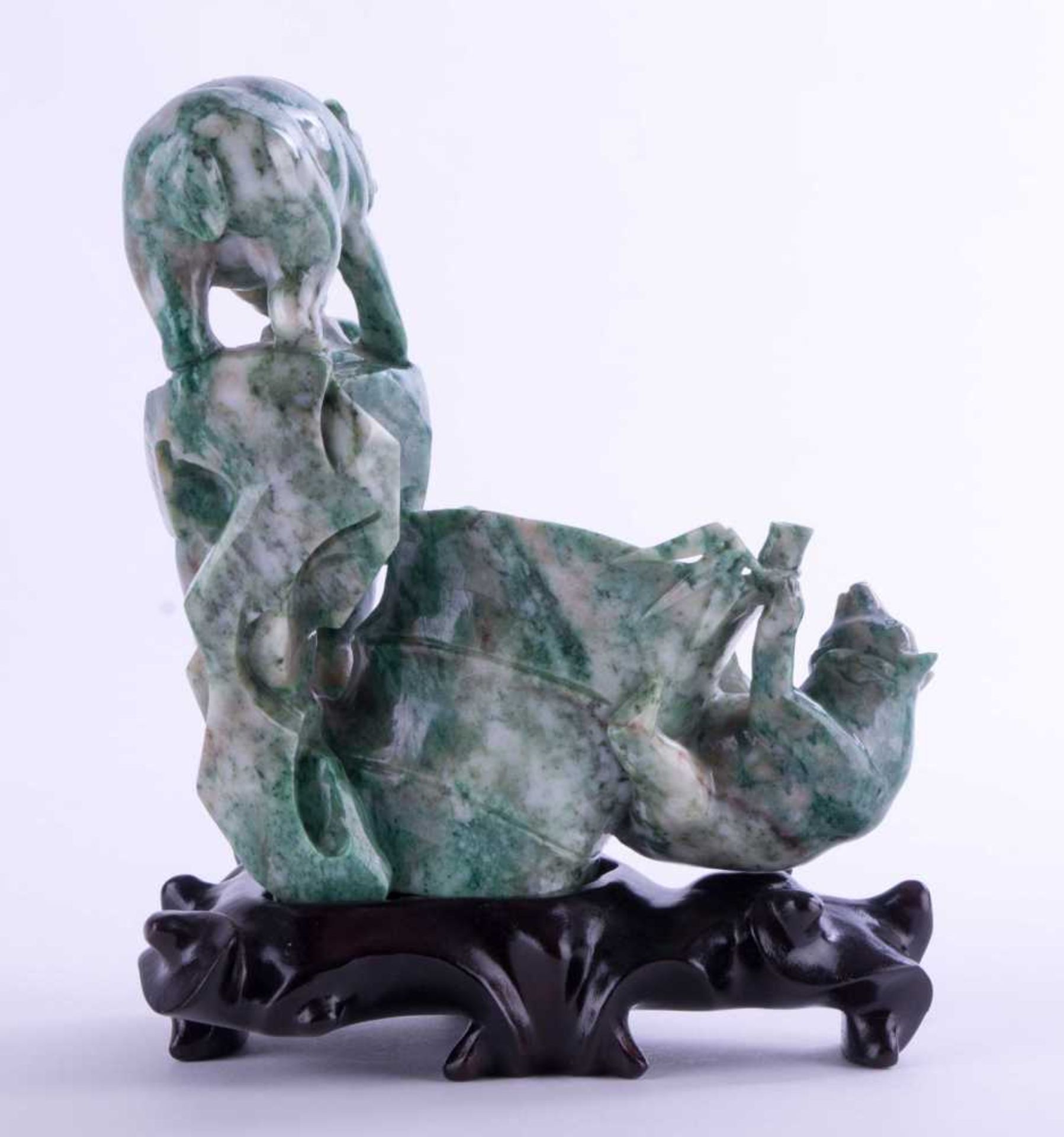 Skulptur Asien wohl Jade 20 Jhd.? / Sculpture Asia, probably jade 20th century ? 3 spielende - Bild 2 aus 4