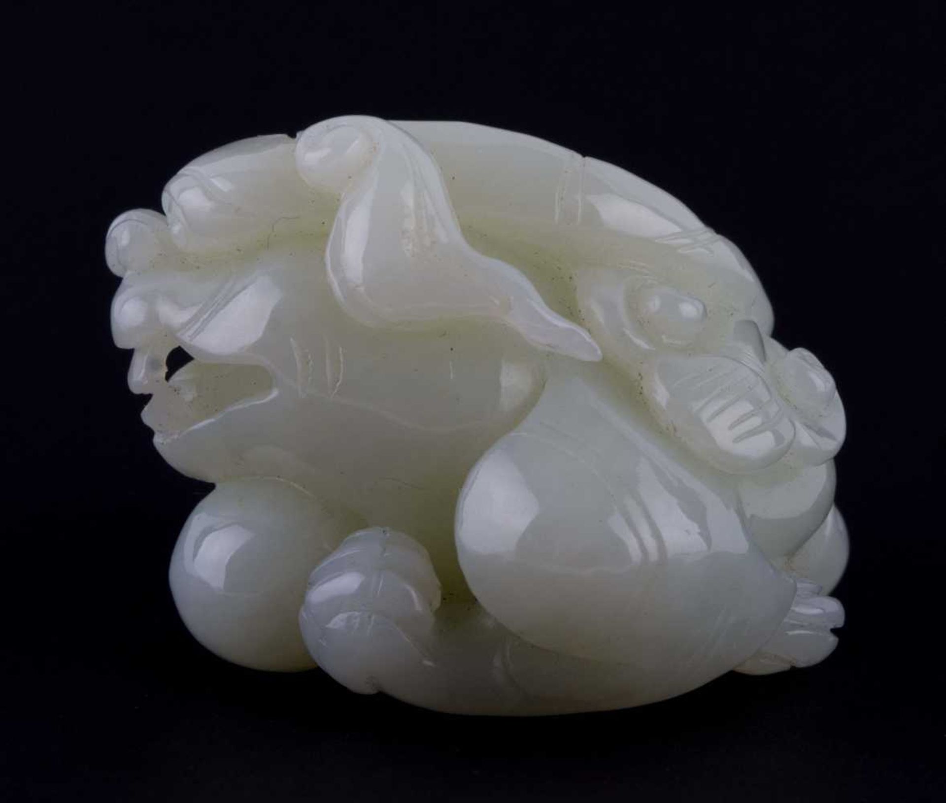 Jadeschnitzerei 19. Jhd. / Jade carving, 19th century sehr fein beschnitzt mit Foohund Dekor, H: ca. - Bild 2 aus 5