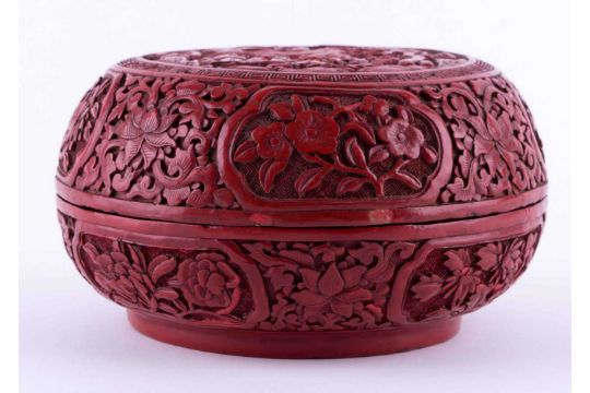 Lack- Deckeldose China 18./19. Jhd. / Lacquered lidded box, China 18th/19th century prächtig und - Image 2 of 5