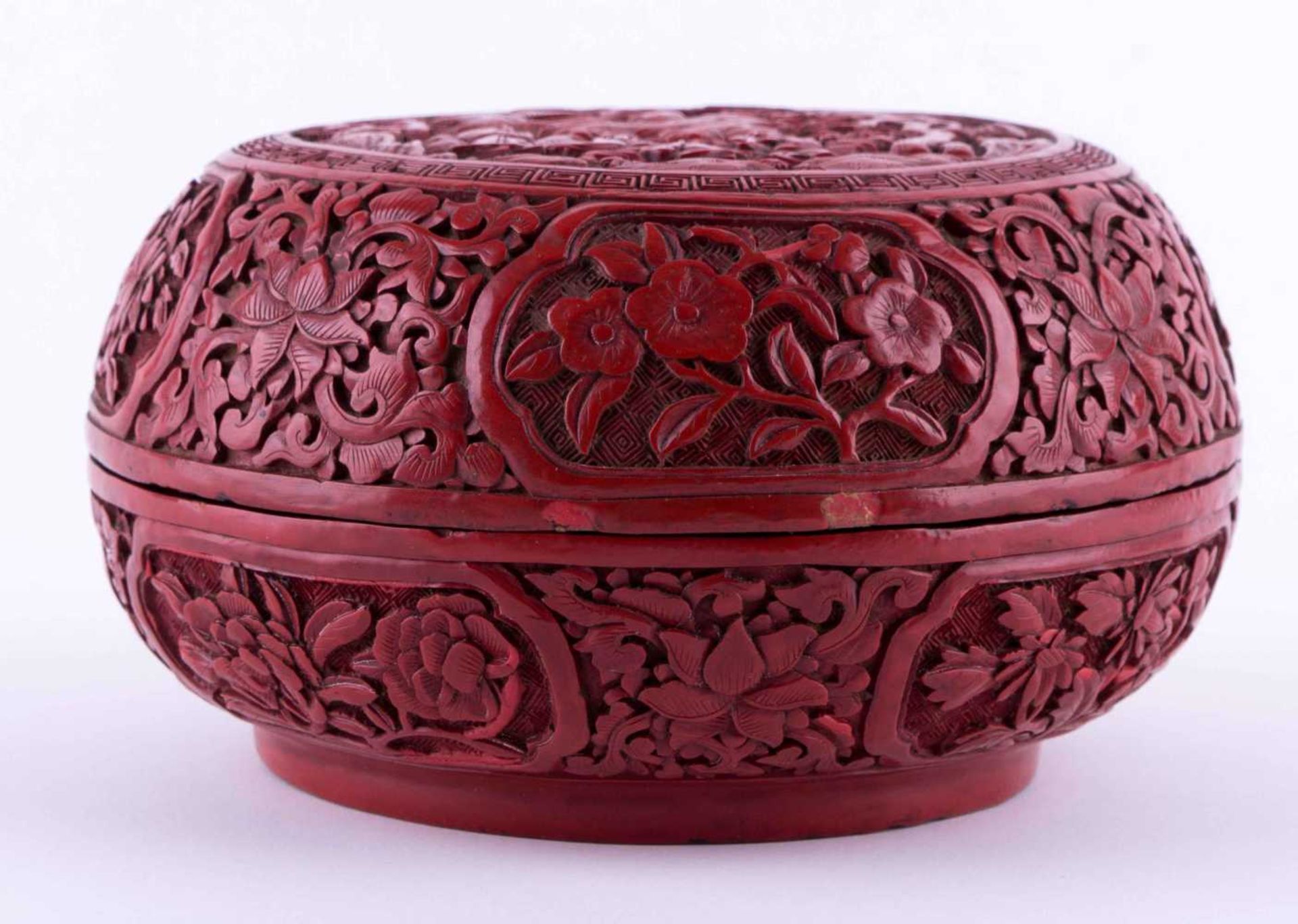 Lack- Deckeldose China 18./19. Jhd. / Lacquered lidded box, China 18th/19th century prächtig und - Bild 2 aus 5