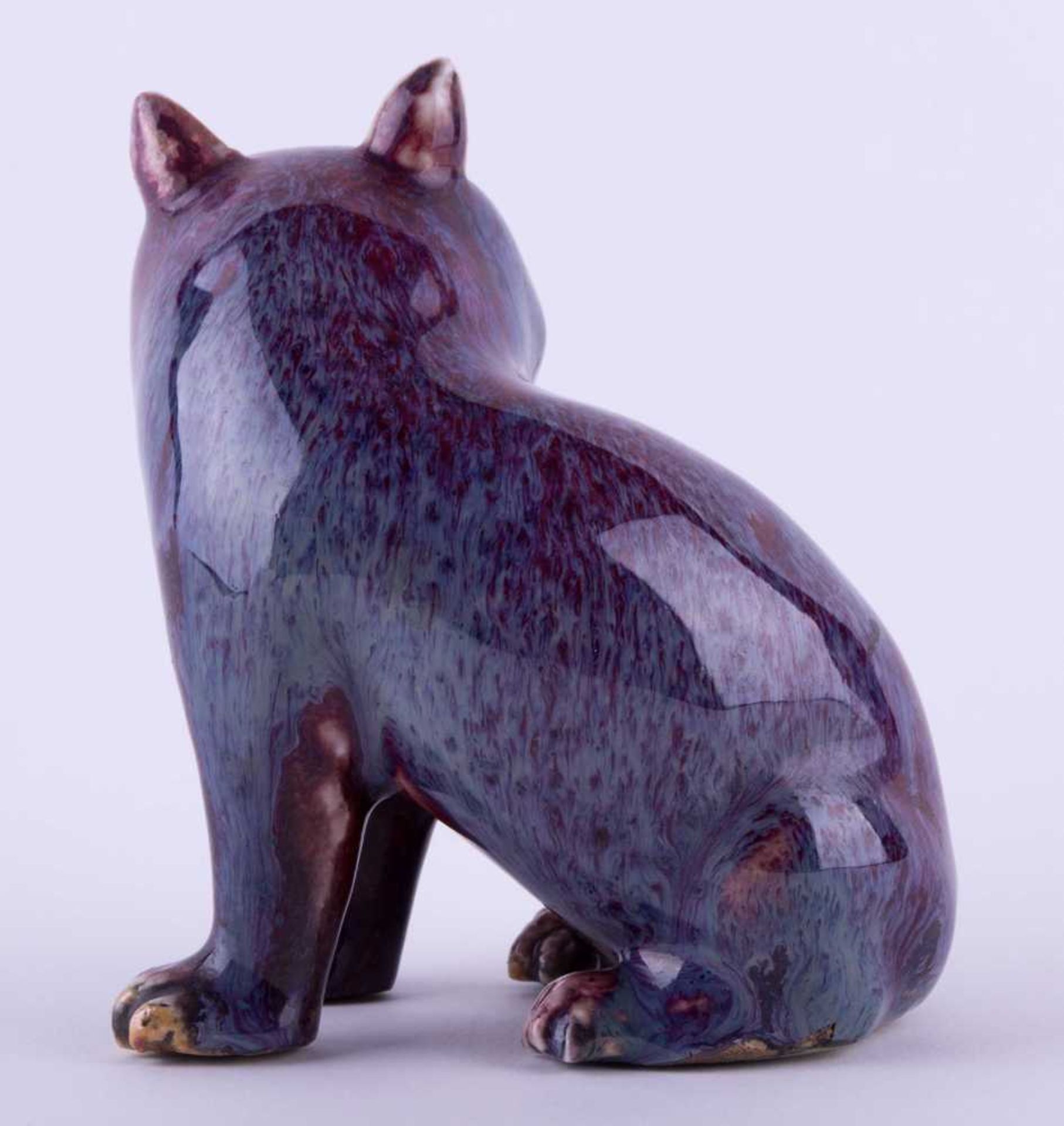 sitzende Katze China 18./19. Jhd. / Sitting cat, China 18th/19th century Porzellan, Flambe Glasur, - Bild 2 aus 7