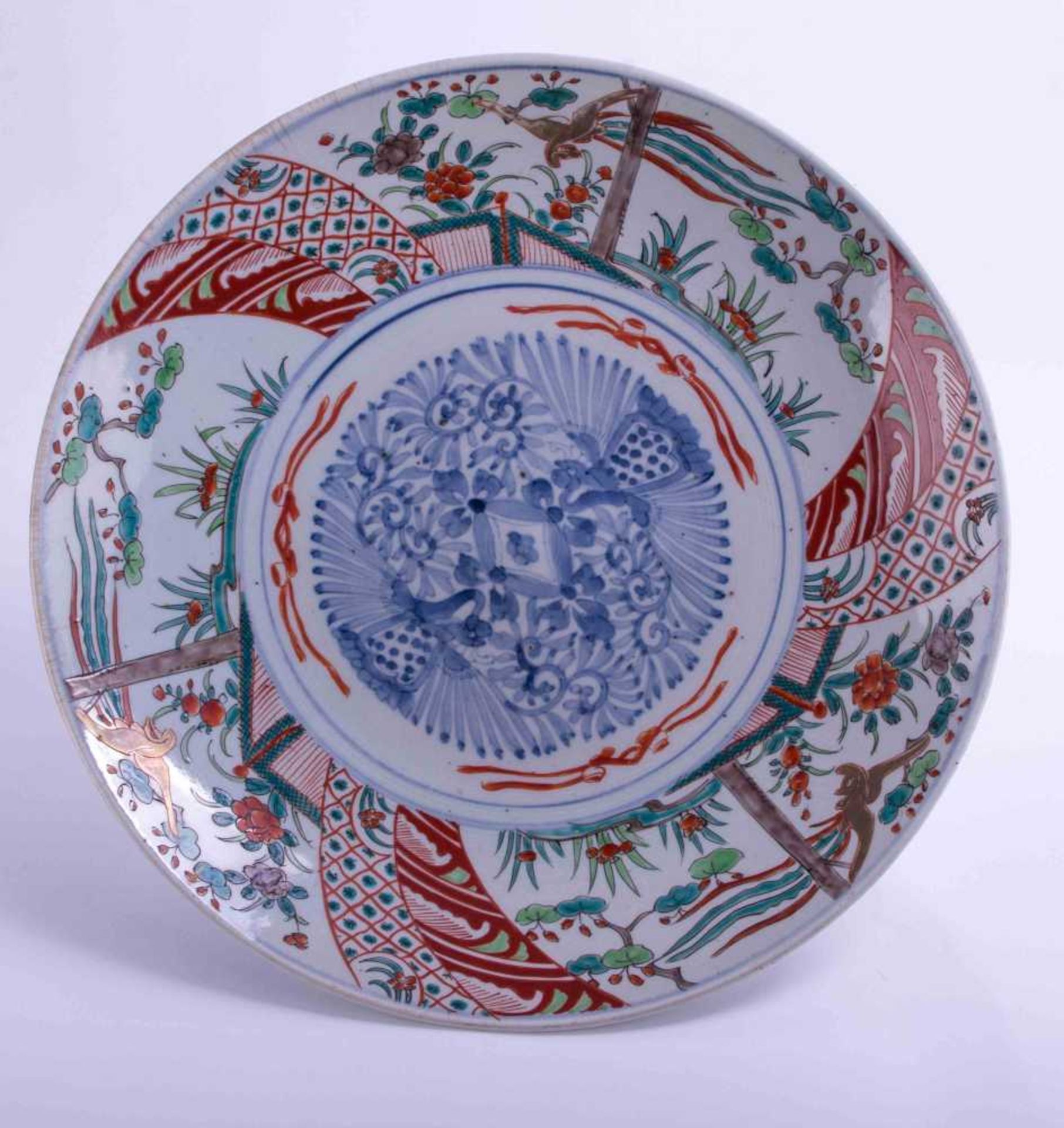 große Imari Platte Japan 19. Jhd. / Large Imari plate, Japan 19th century bemalt mit floralem- und