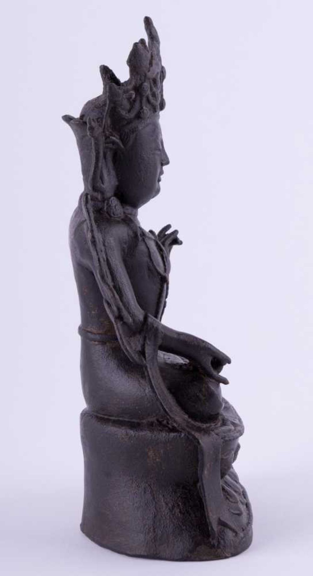 Buddha China Ming Zeit / Buddha, China Ming period Bronze, H: ca. 20 cm / bronze, height: c. 20 cm - Bild 3 aus 5