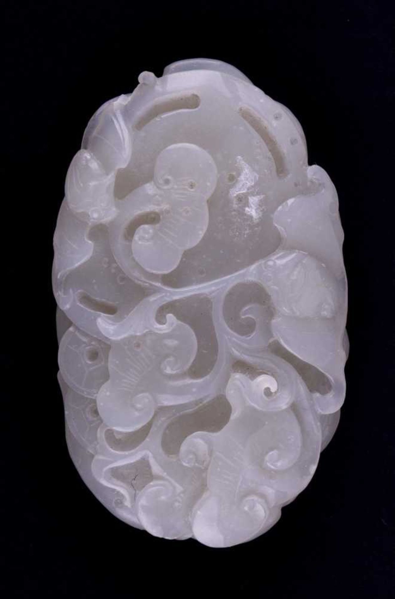 Jadeschnitzerei 19. Jhd. / Jade carving, 19th century beidseitig fein beschnitzt mit Blumen, - Bild 4 aus 4