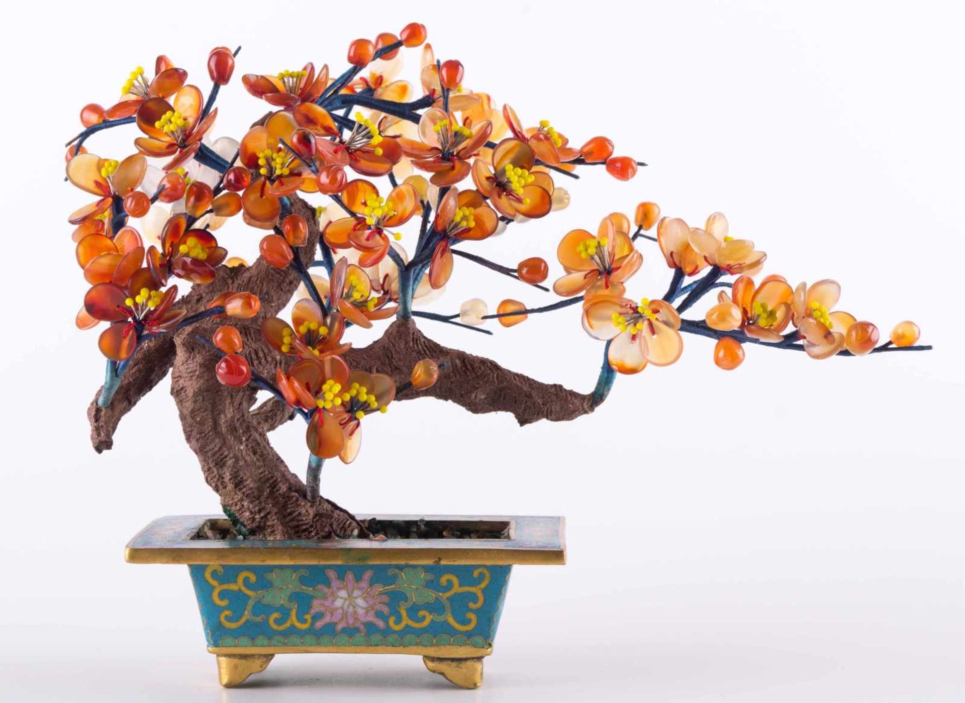 Schmuckbäumchen China 20. Jhd / Jewellery tree, China 20th century in Cloisonnéschale, Blüten aus