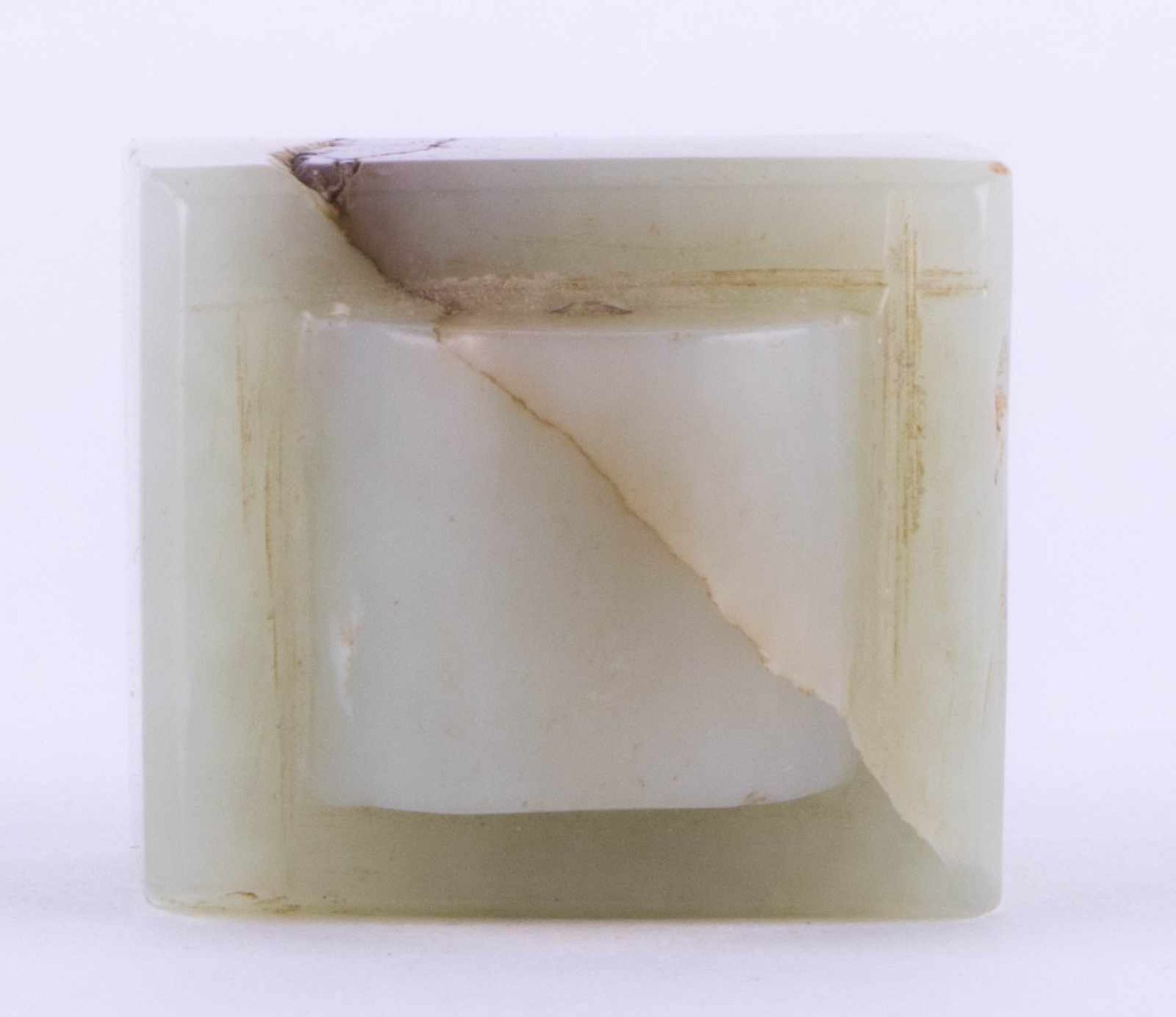 Jade Siegel China 19./20. Jhd. / Jade seal, China 19th/20th century 3,1 cm x 3,3 cm x 2,8 cm - Image 2 of 4