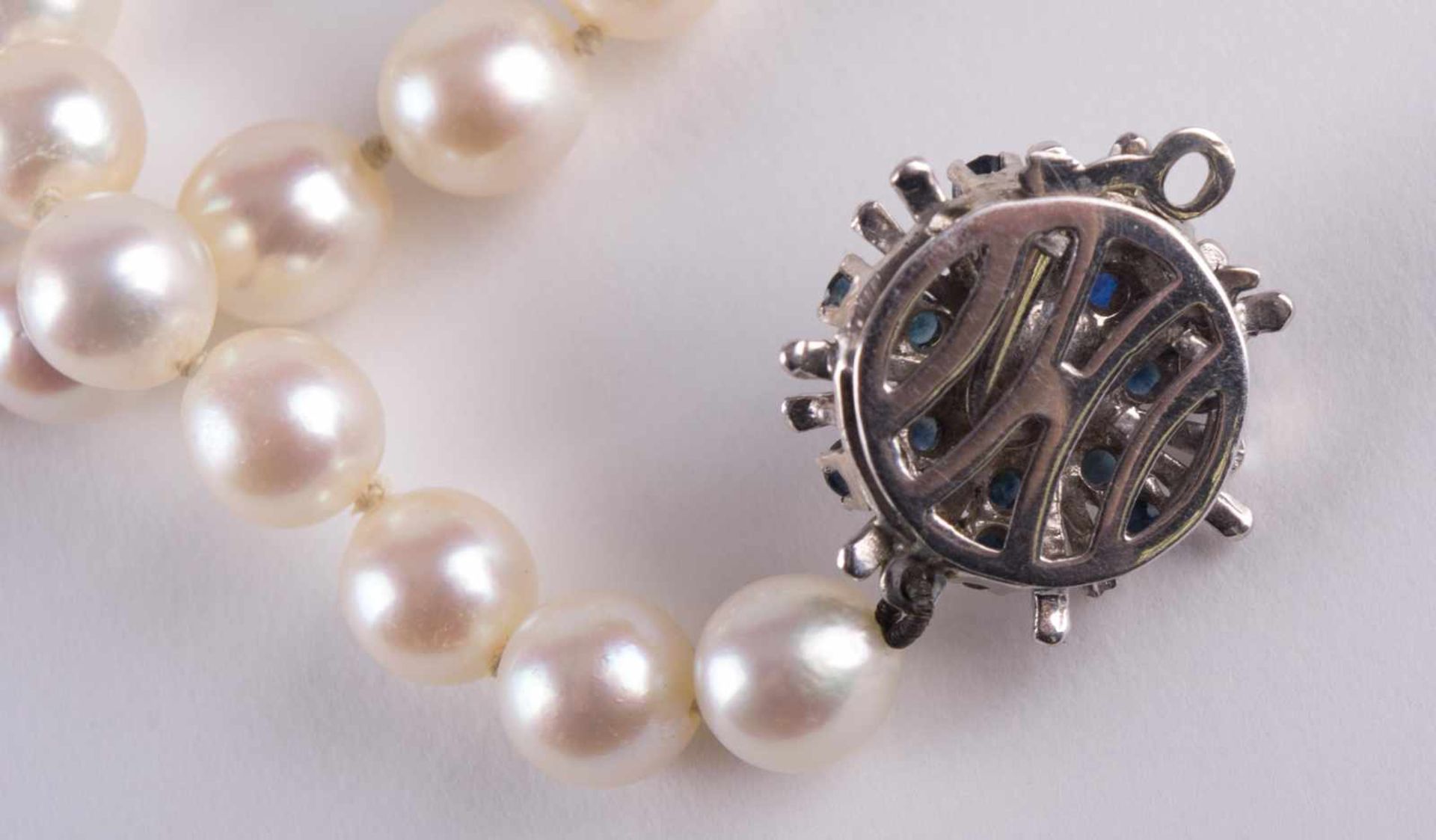 Perlenkette um 1930 / Pearl necklace, about 1930 Süßwasser-Zuchtperlen, ca. 7mm, Verschluß WG 585/ - Image 4 of 5