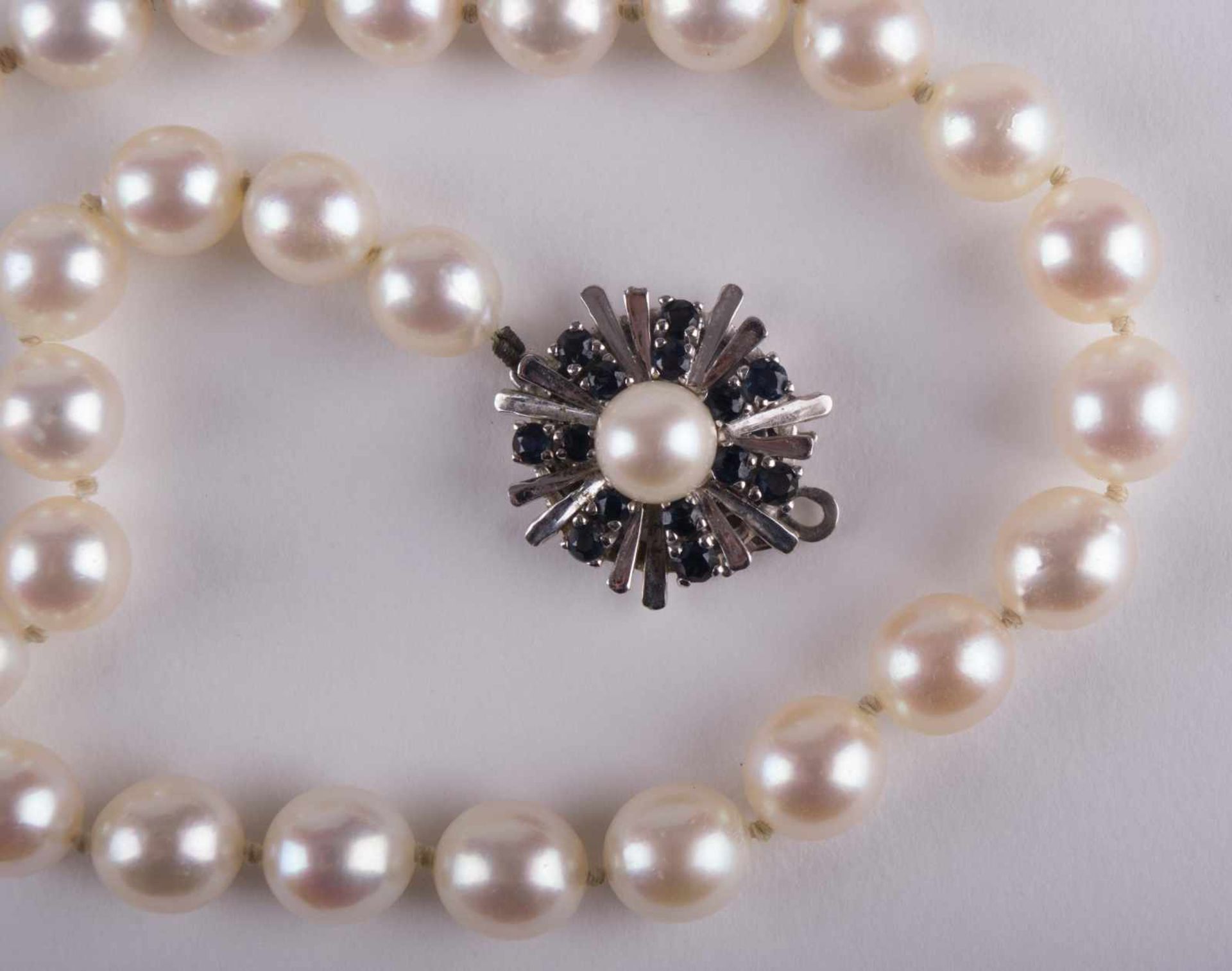Perlenkette um 1930 / Pearl necklace, about 1930 Süßwasser-Zuchtperlen, ca. 7mm, Verschluß WG 585/ - Image 3 of 5
