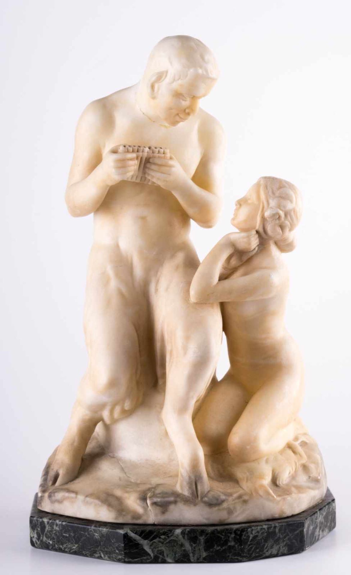 Alabaster figur "Satyr und Nymphe" Skulptur-Volumen Alabaster, H: 40 cm, auf Marmorsockel, Beide