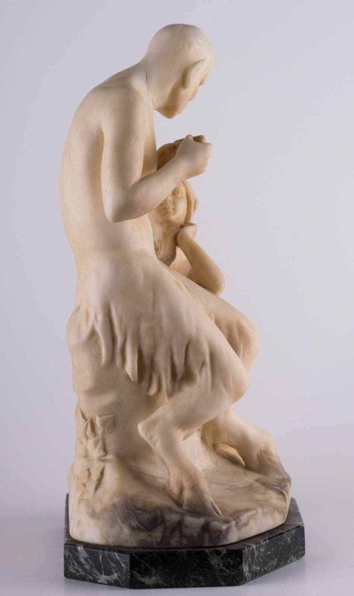 Alabaster figur "Satyr und Nymphe" Skulptur-Volumen Alabaster, H: 40 cm, auf Marmorsockel, Beide - Image 2 of 6