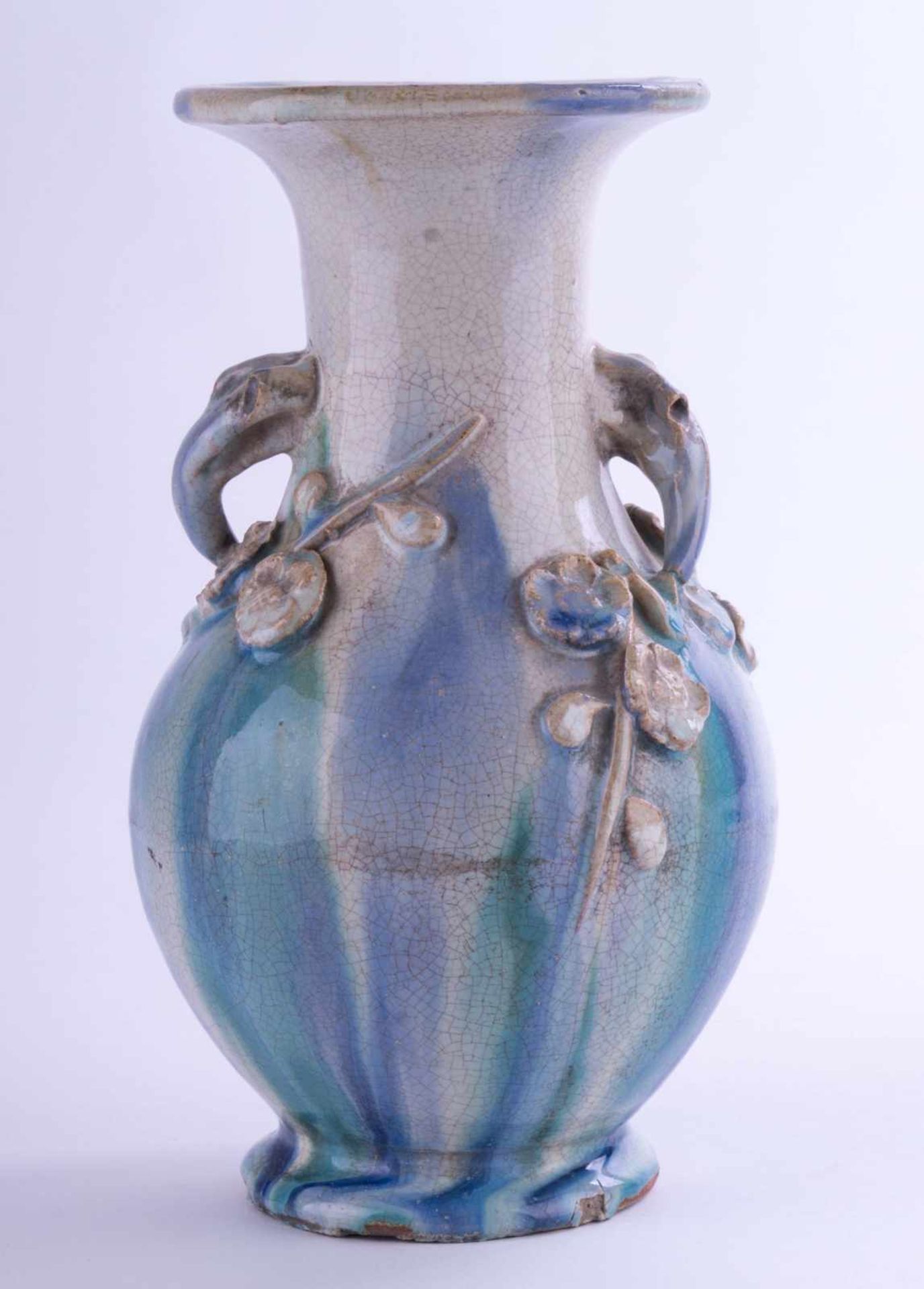 Keramikvase China um 1920 / Ceramic vase, China about 1920 mit grün- blauer Glasur, die seitlichen