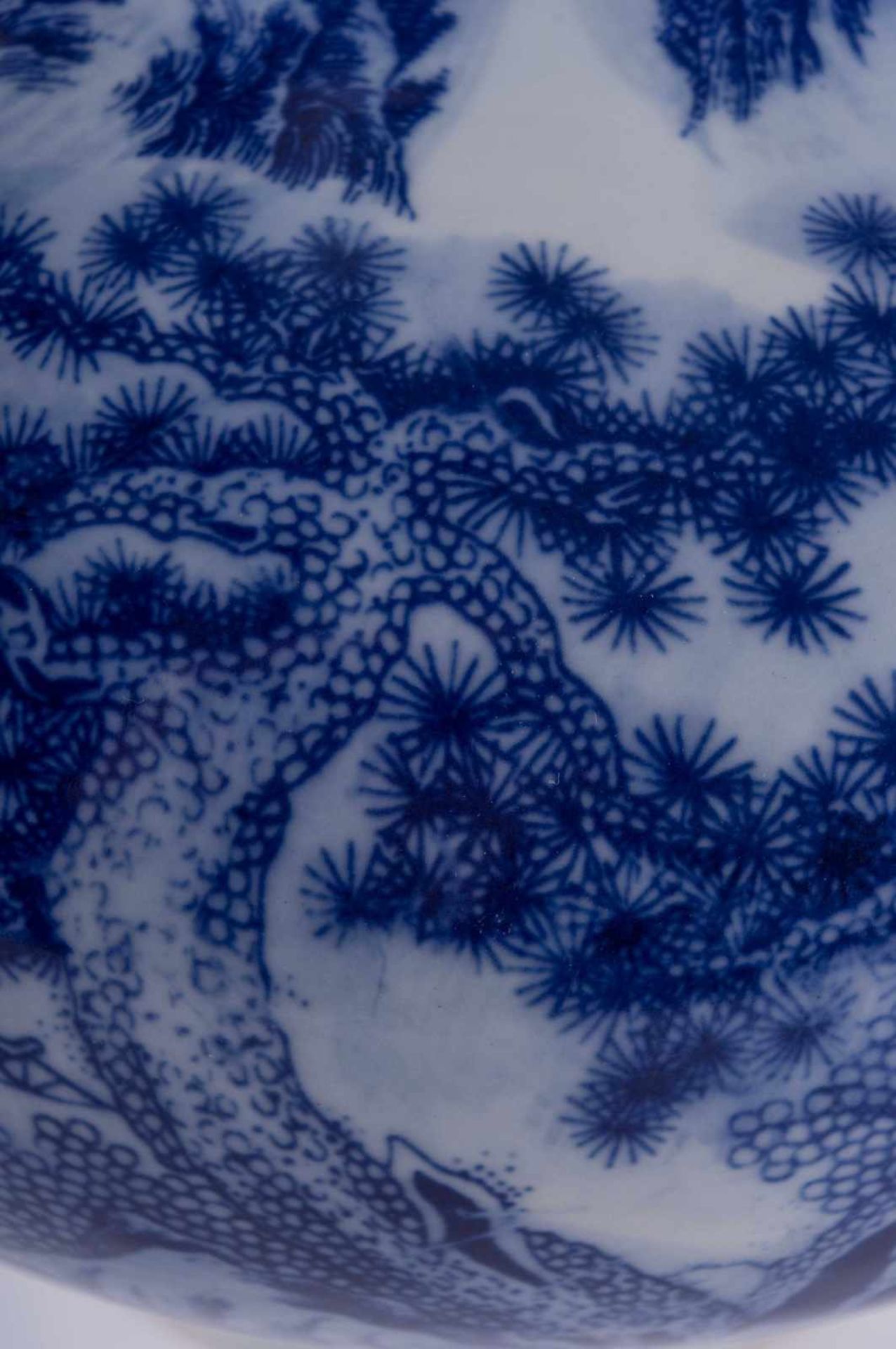 Vase China 19. Jhd. / Vase, China 19th century umlaufend mit blau weißem Landschaftsdekor bemalt, - Image 3 of 6