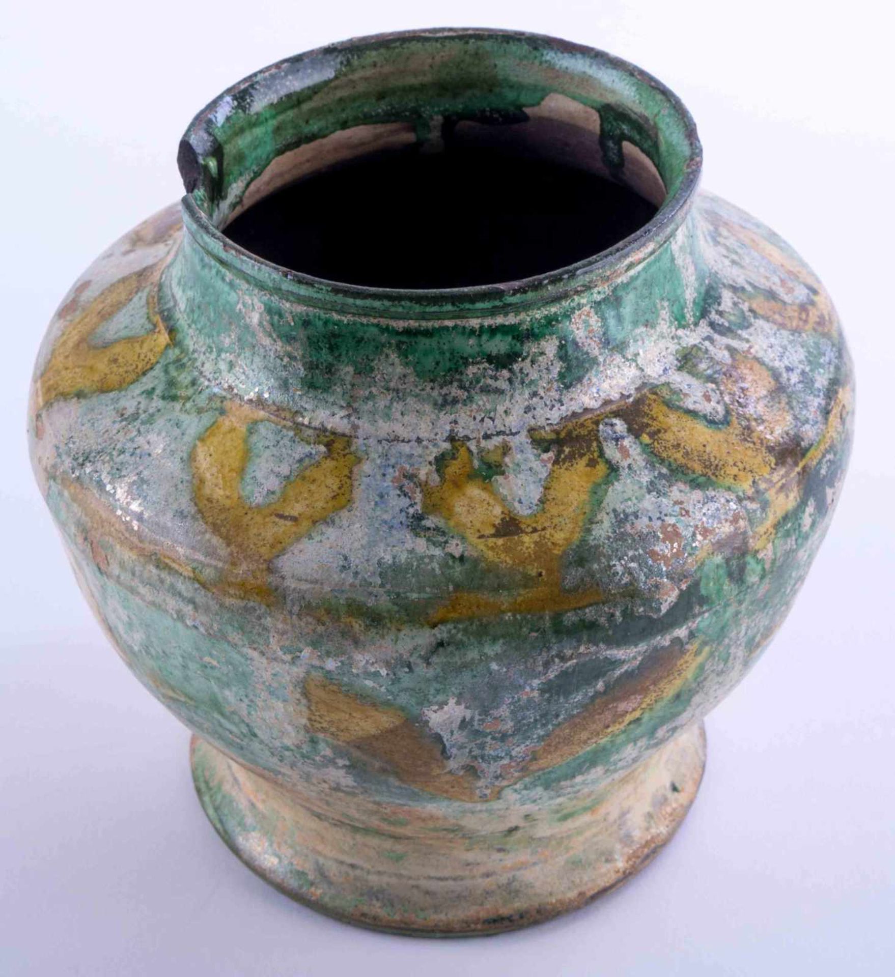 alter Topf China / old pot, China grün gelb glasiert, Chip am oberen Rand, H: 18 cm, Ø 20 cm green- - Image 2 of 7