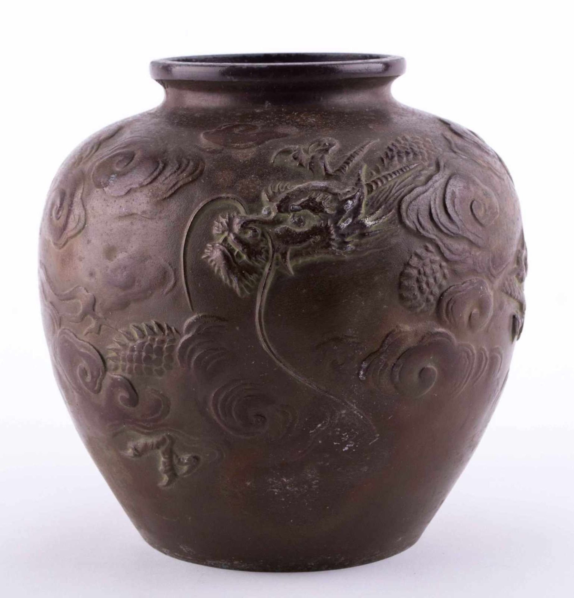 Vase China 19. Jhd. / Vase, China 19th century Metallvase(Zink bronziert) mit reliefiertem - Image 2 of 4