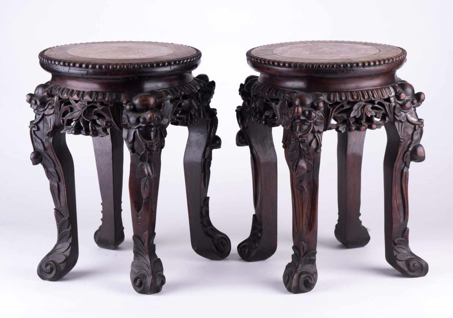 Paar Beistelltische China 19./20. Jhd / Pair of stools, China 19th/20th century Holz beschnitzt