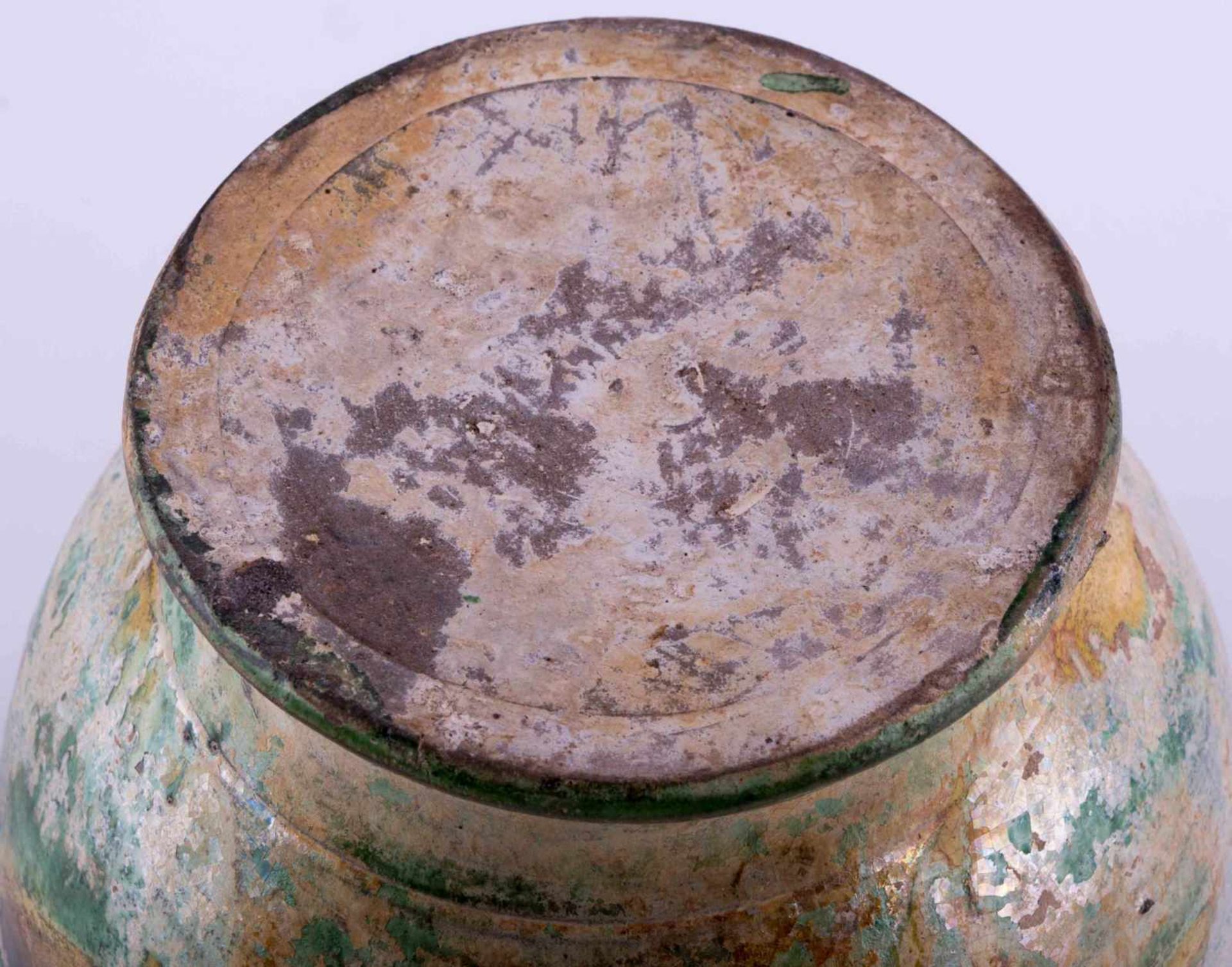 alter Topf China / old pot, China grün gelb glasiert, Chip am oberen Rand, H: 18 cm, Ø 20 cm green- - Image 7 of 7