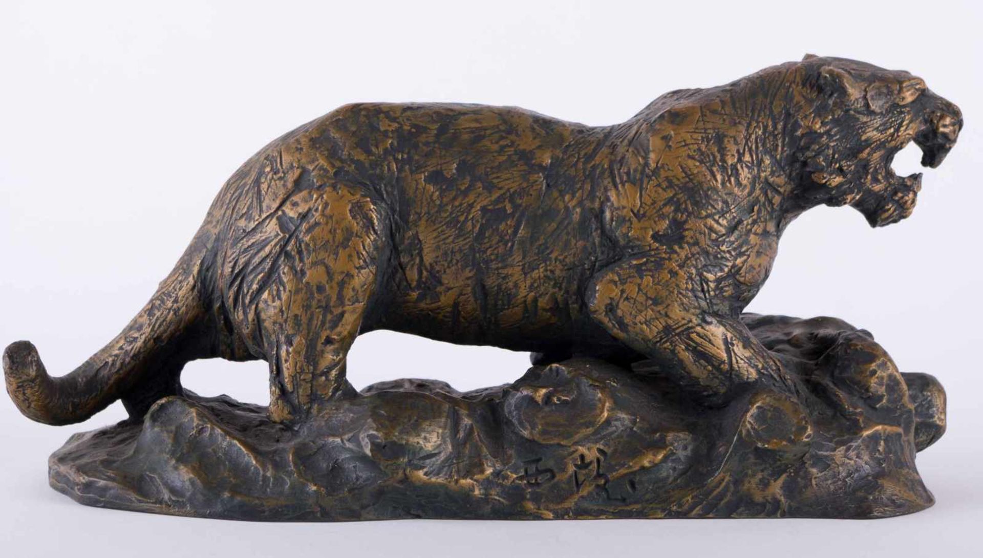 Seibo KITAMURA (1884-1997) "Tiger" Skulptur-Volumen, Bronze, 14,5 cm x 32 cm x 12 cm, signiert