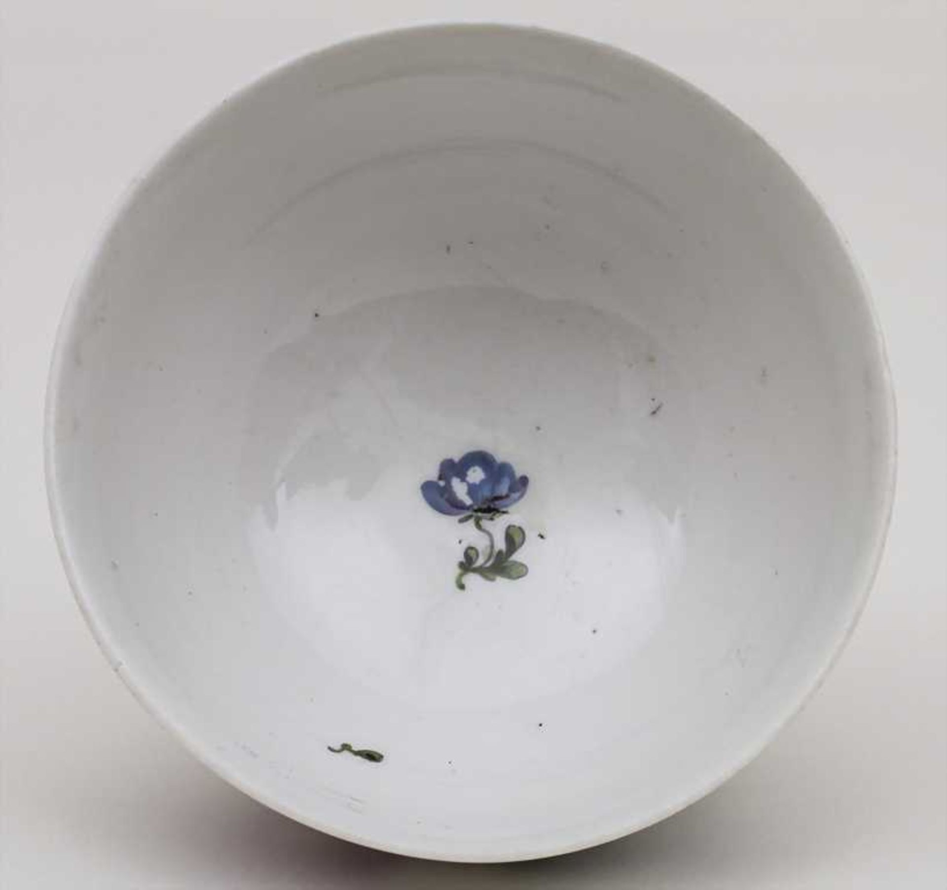 Koppchen mit Blumenbouquet / Cup With Flowers, Zürich, ca. 1770 Material: Porzellan, glasiert u. - Image 2 of 3