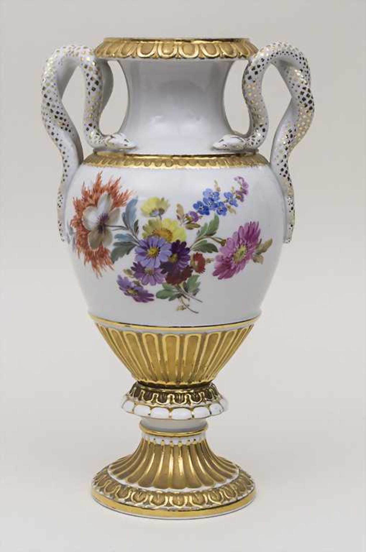 Schlangenhenkelvase / Snake Handle Vase, Meissen, 1850-1924 Material: Porzellan, glasiert, farbig