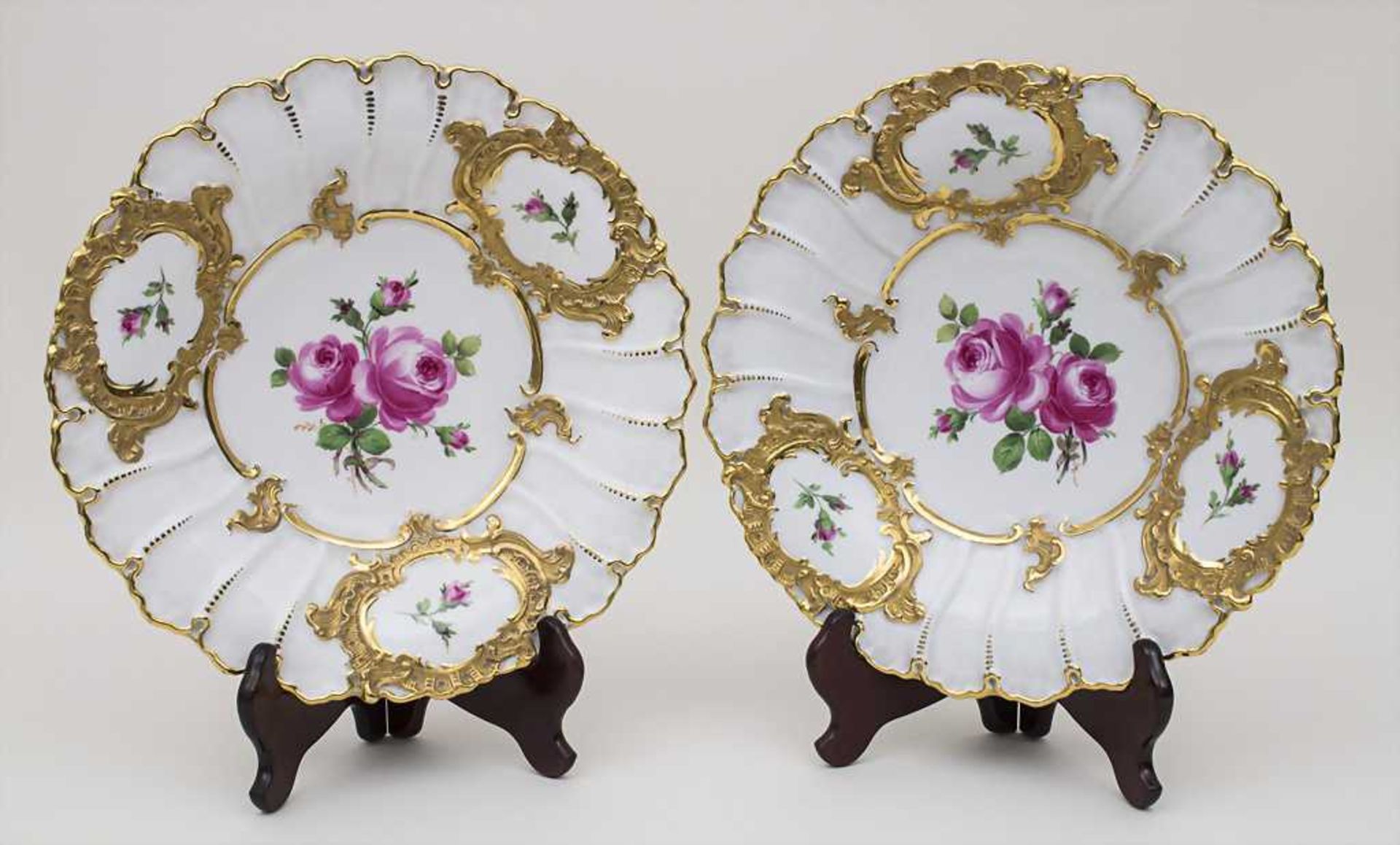 Paar Prunkteller 'Rote Rose' / Pair Representive Plates 'Red Rose', Meissen, 1850-1924 Material: