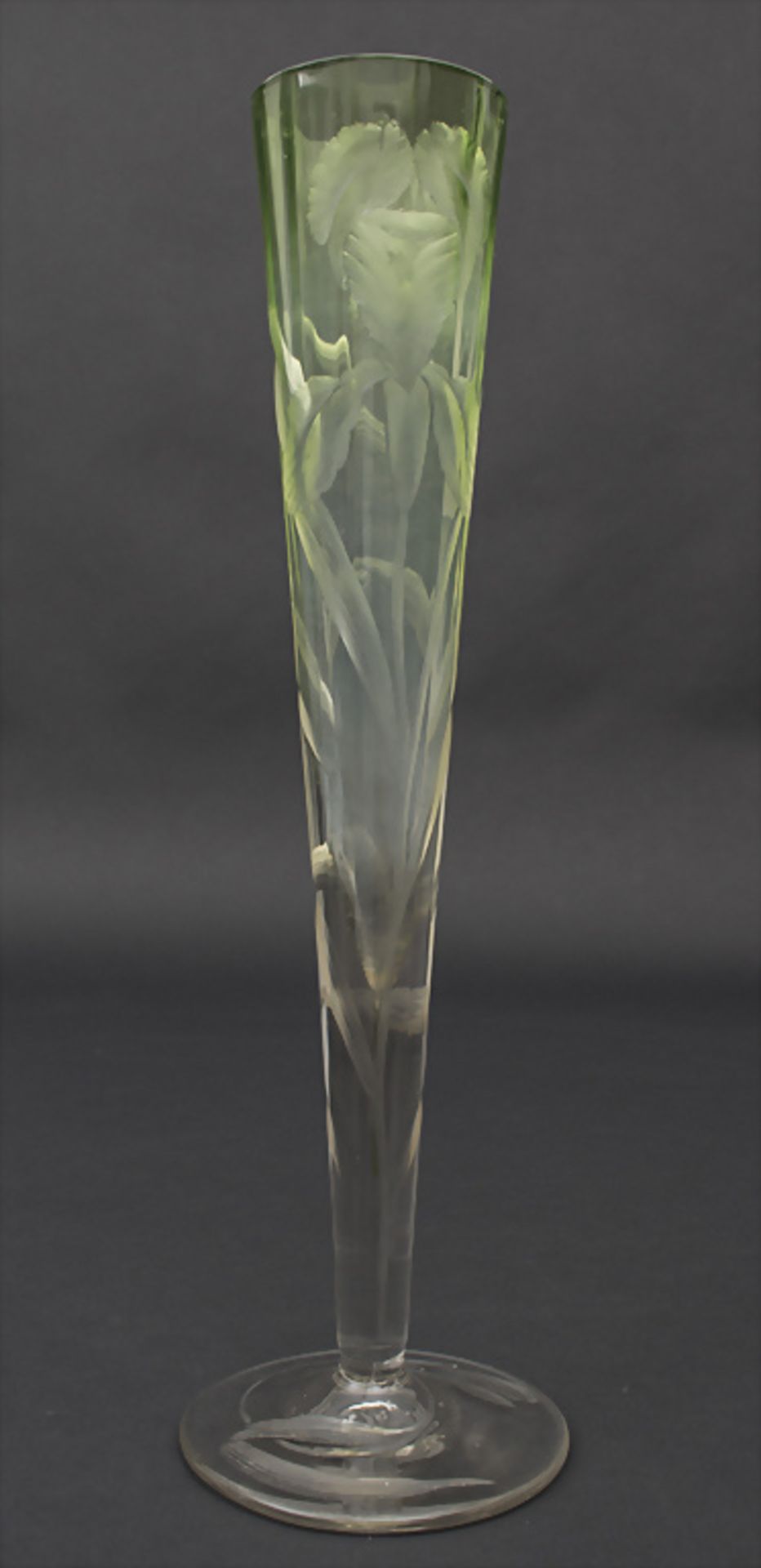 Jugendstil Vase mit Iris / Art Nouveau Vase With Iris, Ludwig Moser, Karlsbad, ca. 1900 Material: