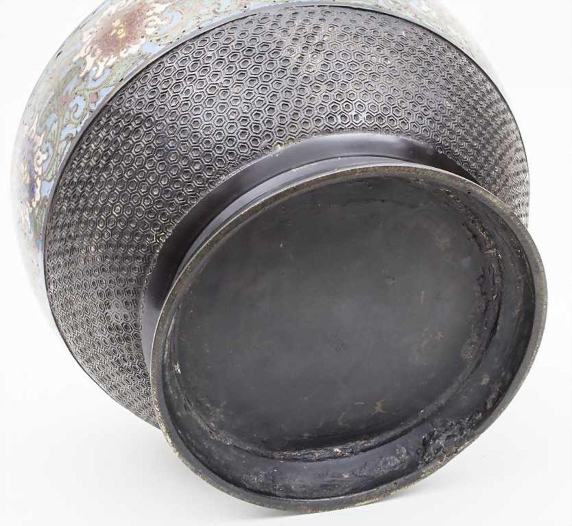Cachepot, Japan, Meiji-Periode Material: Bronze, Email, Champlevé-Technik,Marke: unters. - Image 2 of 2