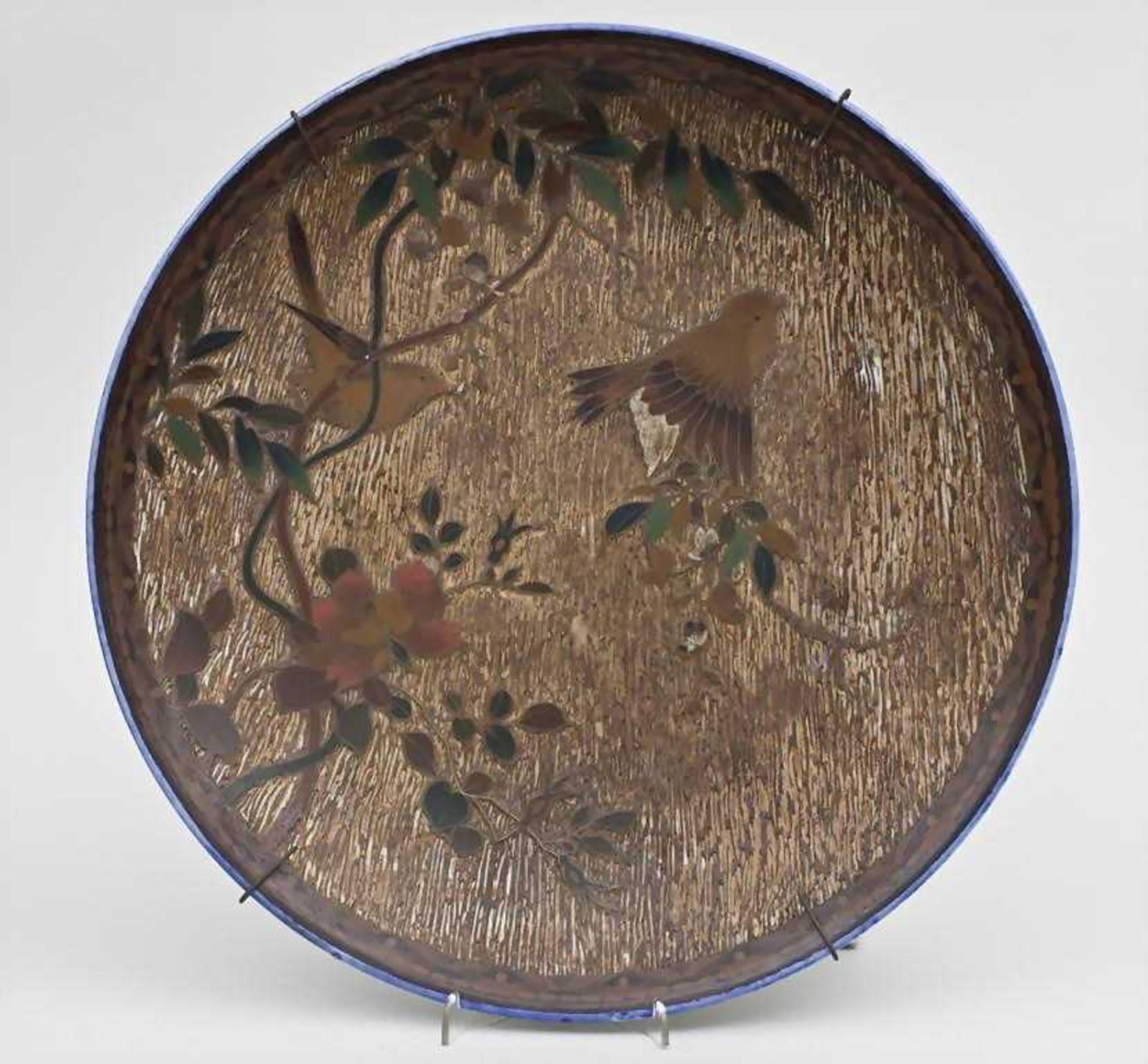 Porzellan-Cloisonné Zierteller/Adornment Platter, Imari, Japan, um 1875 großer leicht gemuldeter