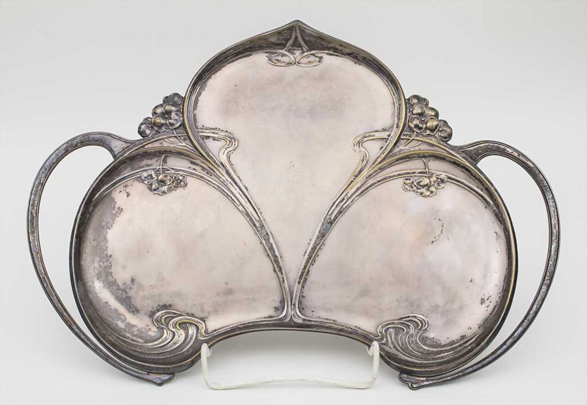 Jugendstil Tablett / Art Nouveau Tray, WMF, Geislingen, um/about 1910 Material: Metall, versilbert,