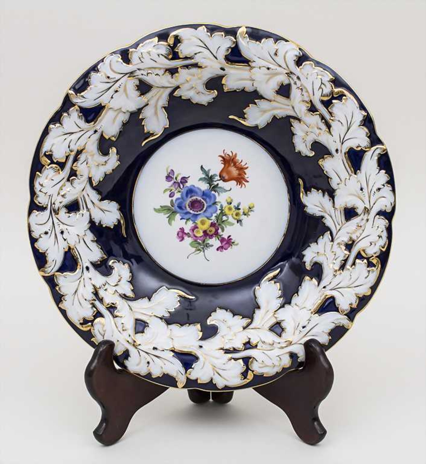 Kobaltblauer Prunkteller / Cobalt Blue Representive Plate, Meissen, 20. Jh. Material: Porzellan,