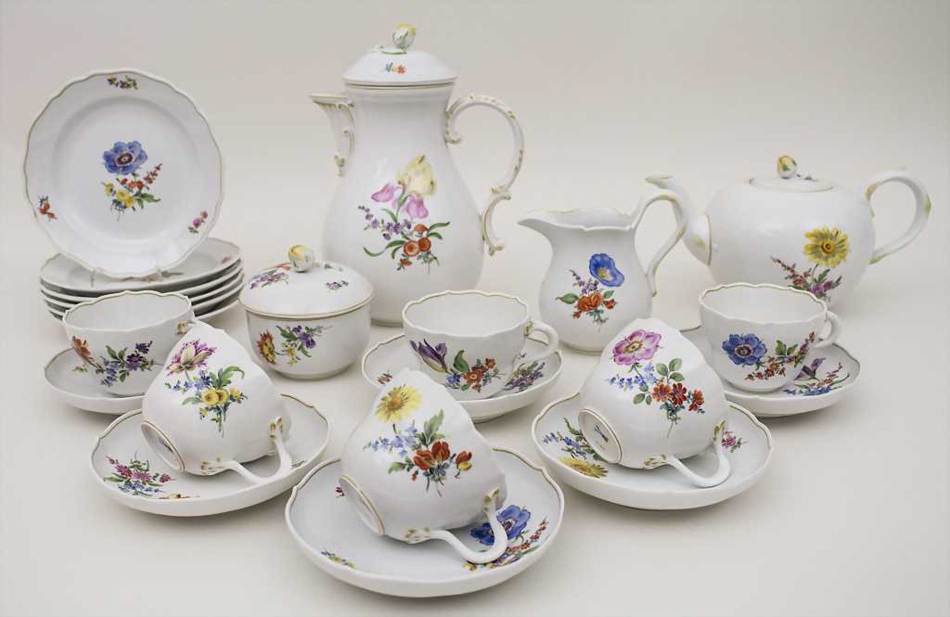 Kaffee- und Teeservice für 6 Pers. / Coffee and Tea Set for 6 Pers., Meissen, 20. Jh. Material: